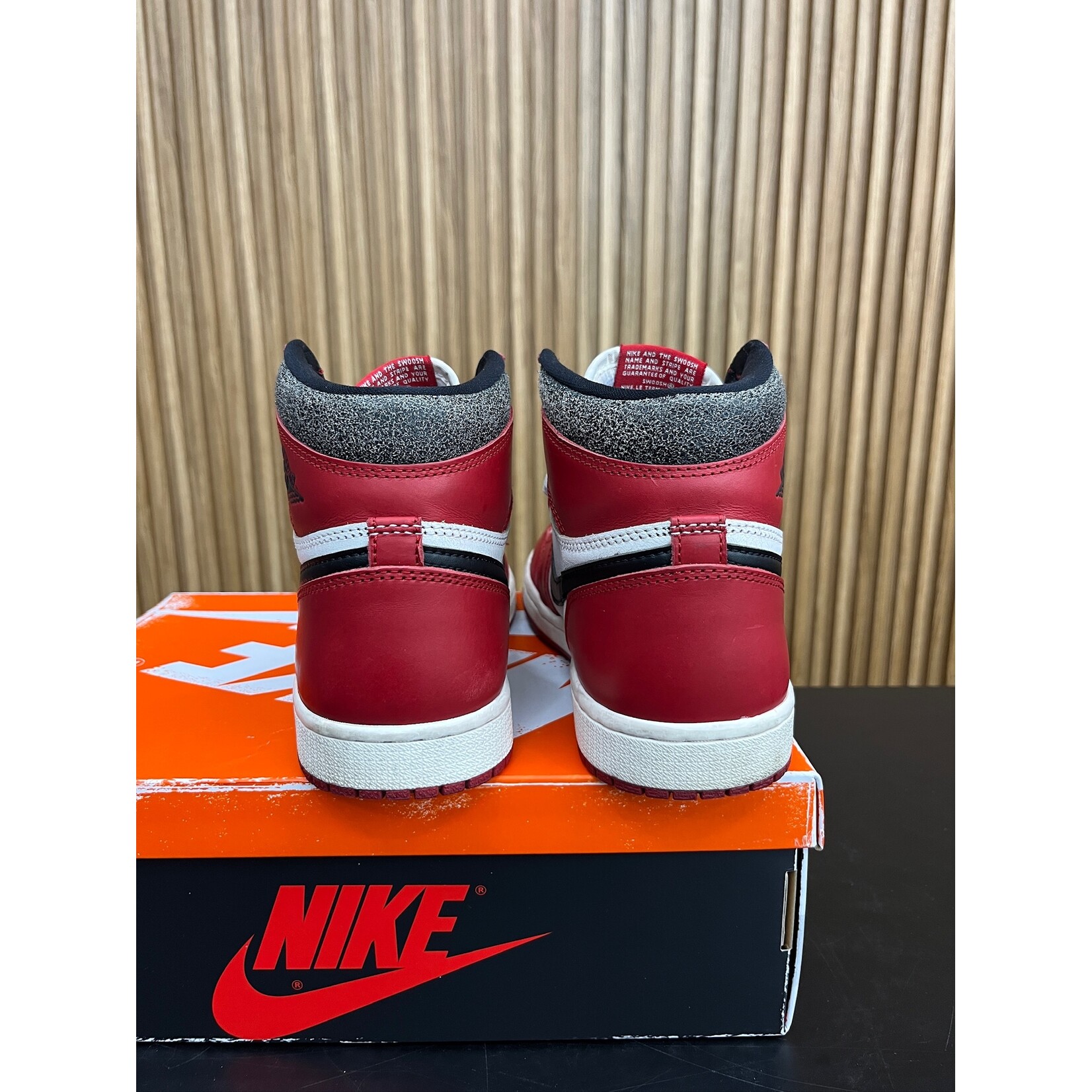 Jordan Jordan 1 Retro High OG Chicago Lost and Found Size 8, PREOWNED