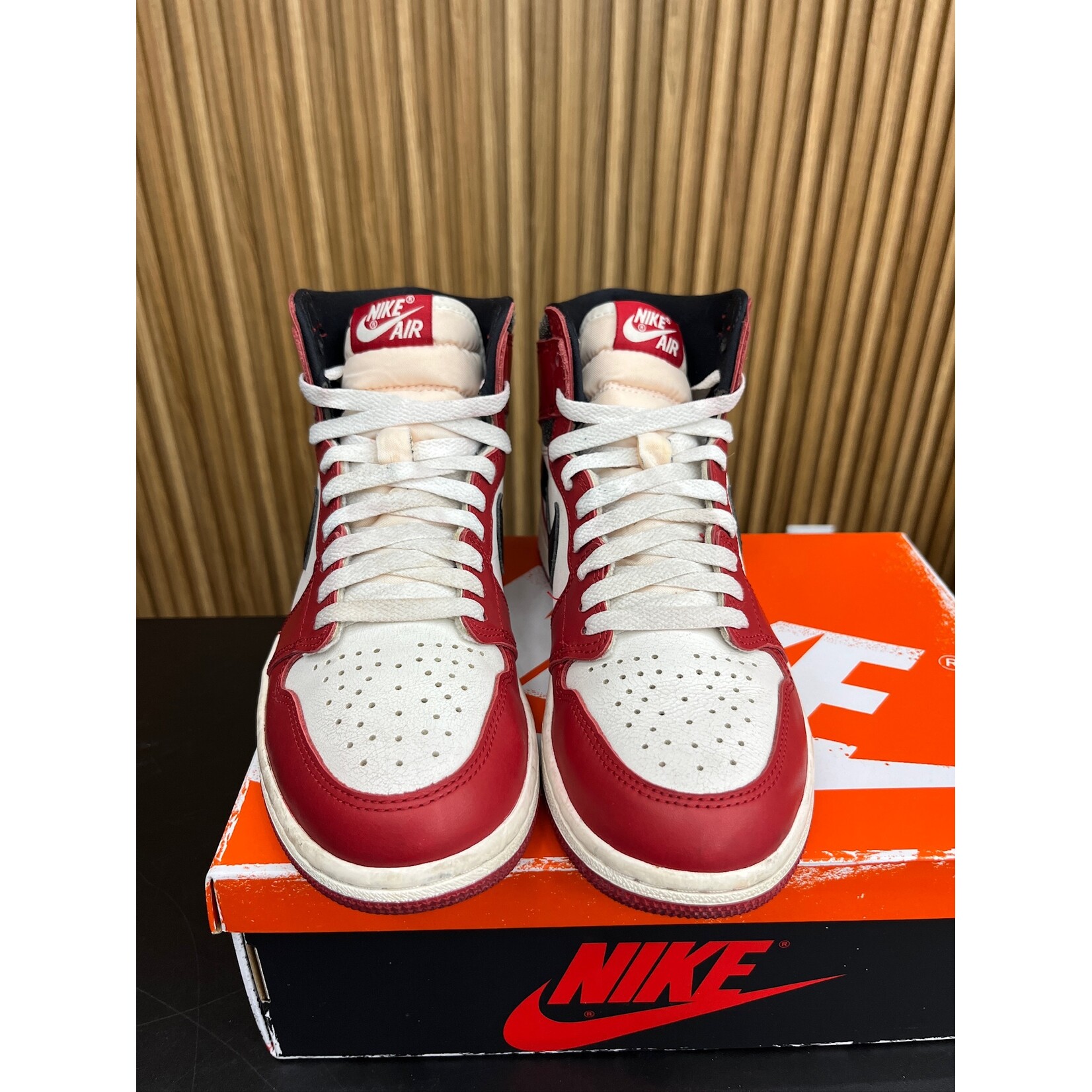 Jordan Jordan 1 Retro High OG Chicago Lost and Found Size 8, PREOWNED