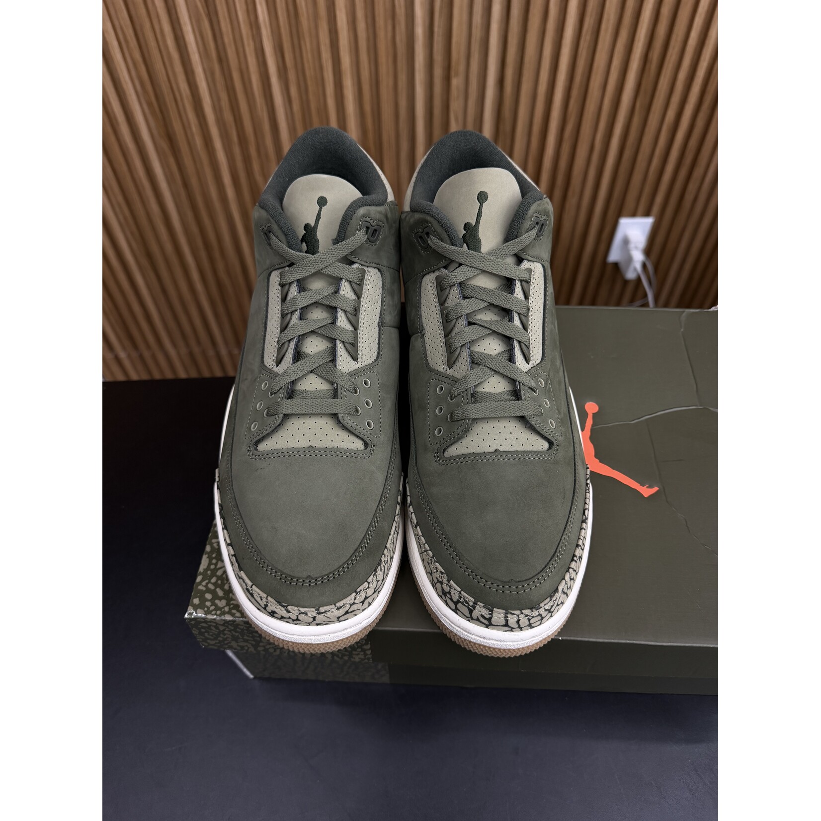 Jordan Jordan 3 Retro Family Affair Size 13, PREOWNED