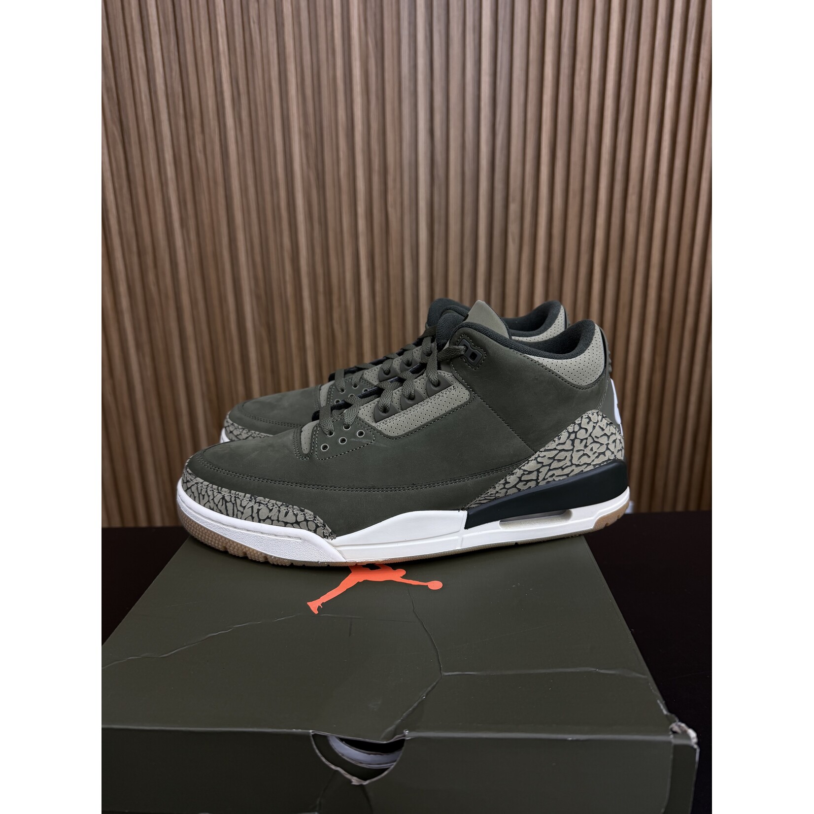 Jordan Jordan 3 Retro Family Affair Size 13, PREOWNED