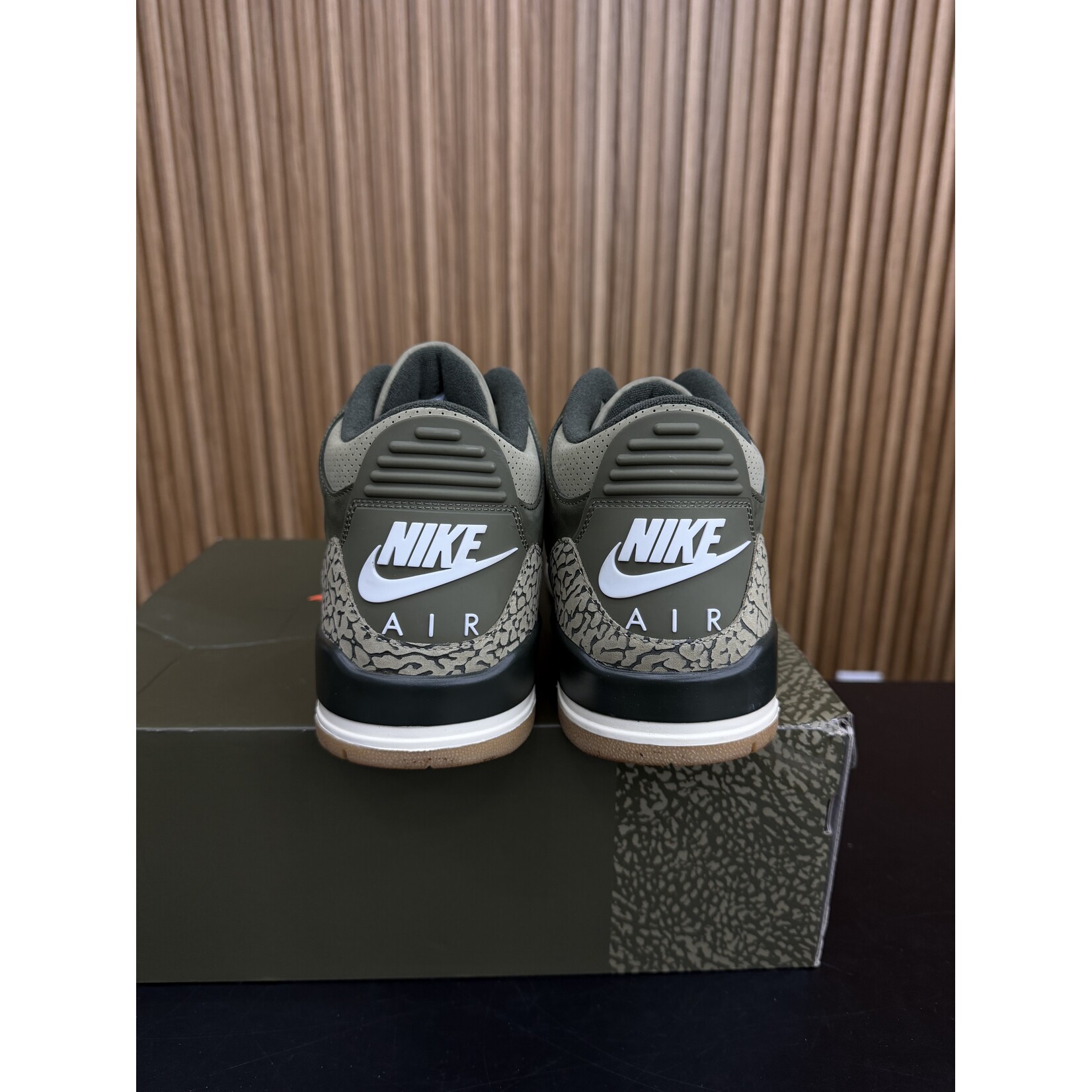 Jordan Jordan 3 Retro Family Affair Size 13, PREOWNED