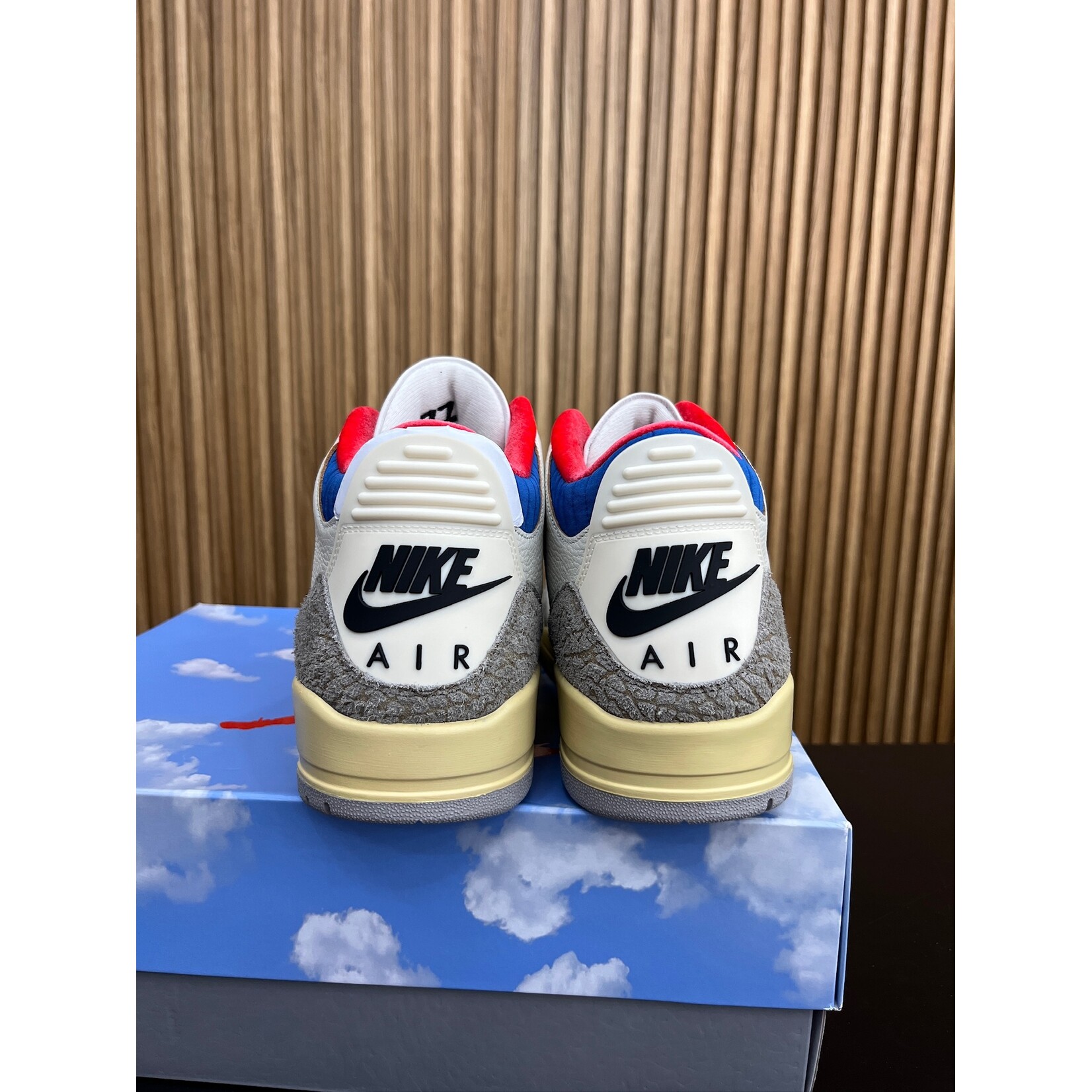 Jordan Jordan 3 Retro Seoul 2.0 Size 13, PREOWNED