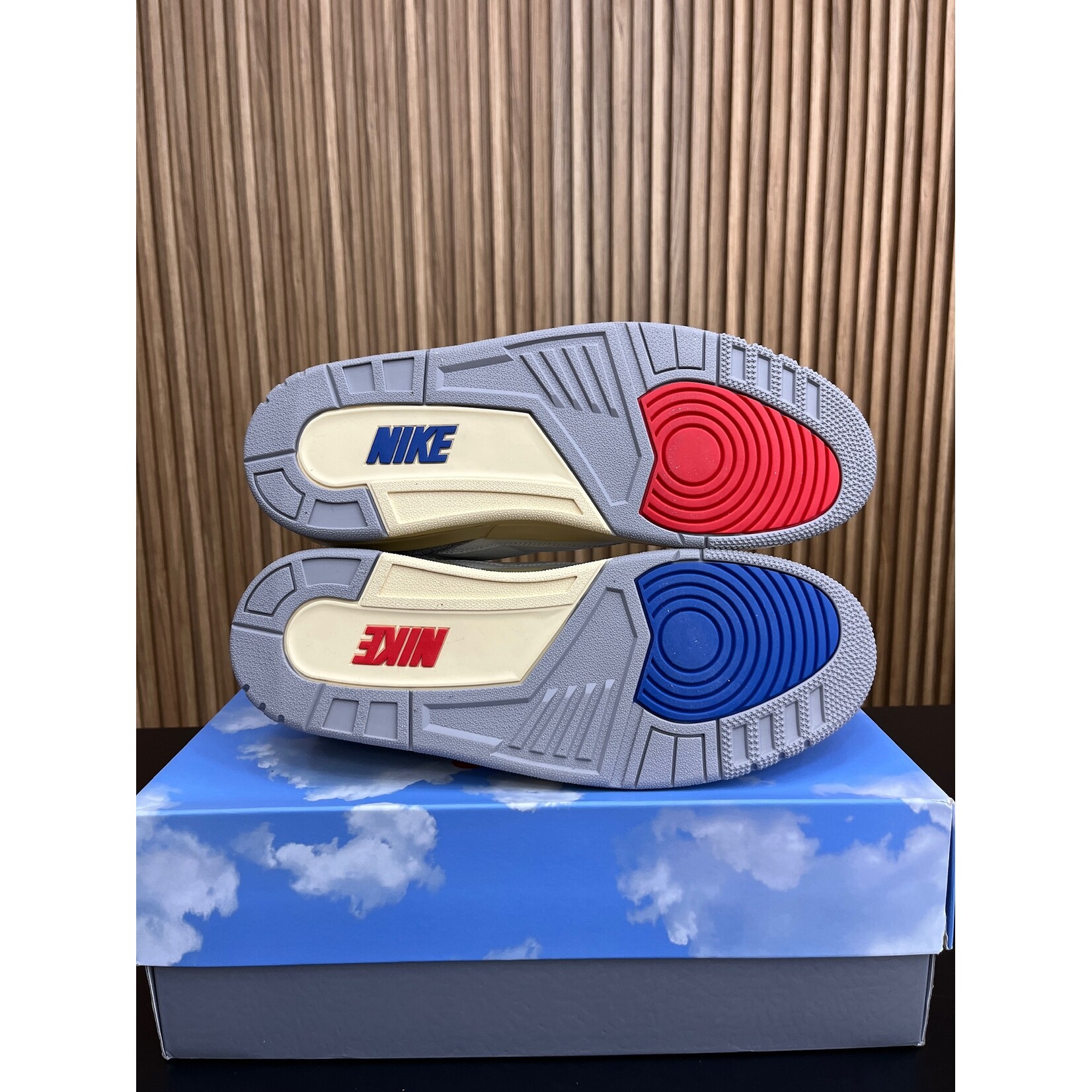 Jordan Jordan 3 Retro Seoul 2.0 Size 13, PREOWNED