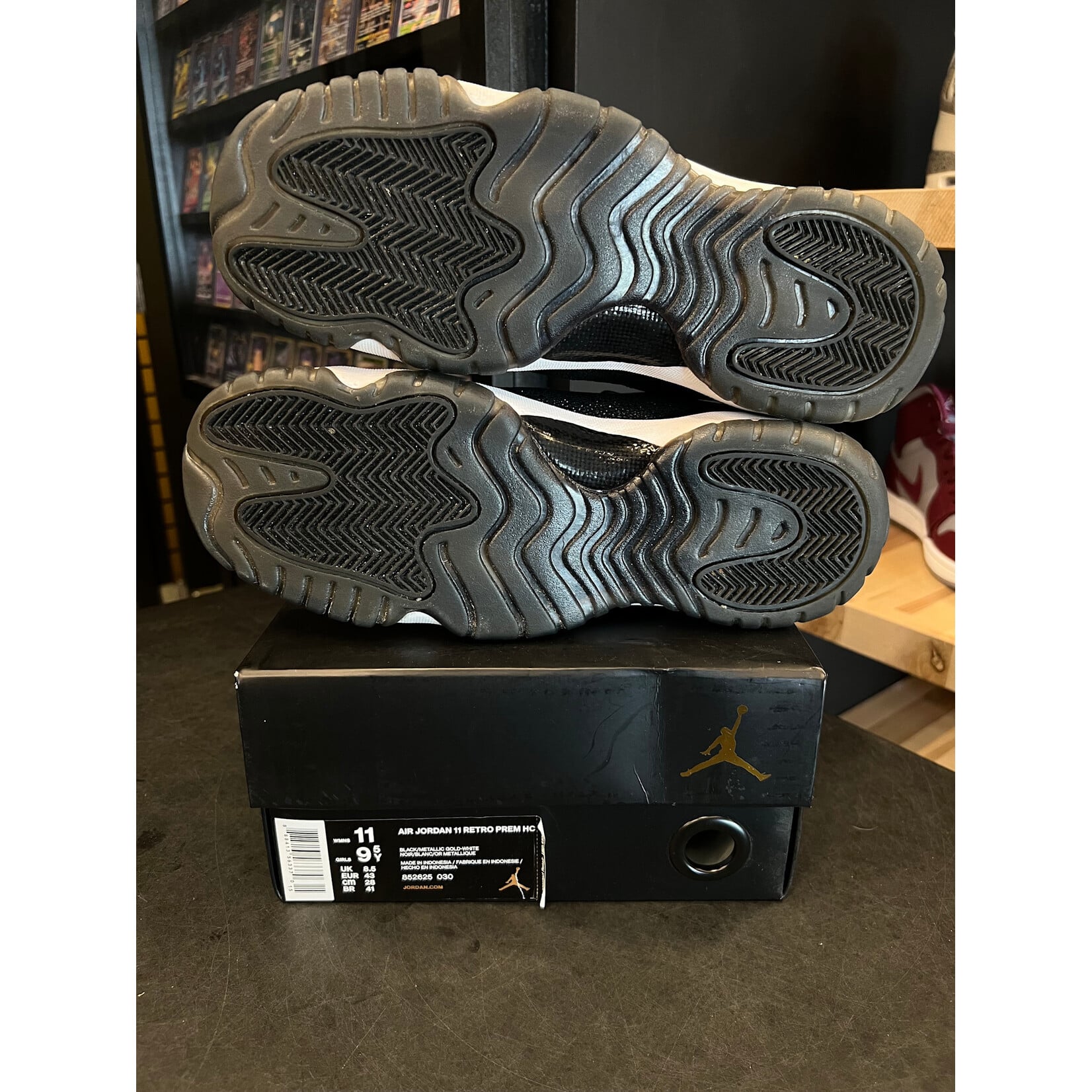 Jordan Jordan 11 Retro Heiress Black Stingray (GS) Size 11W, PREOWNED