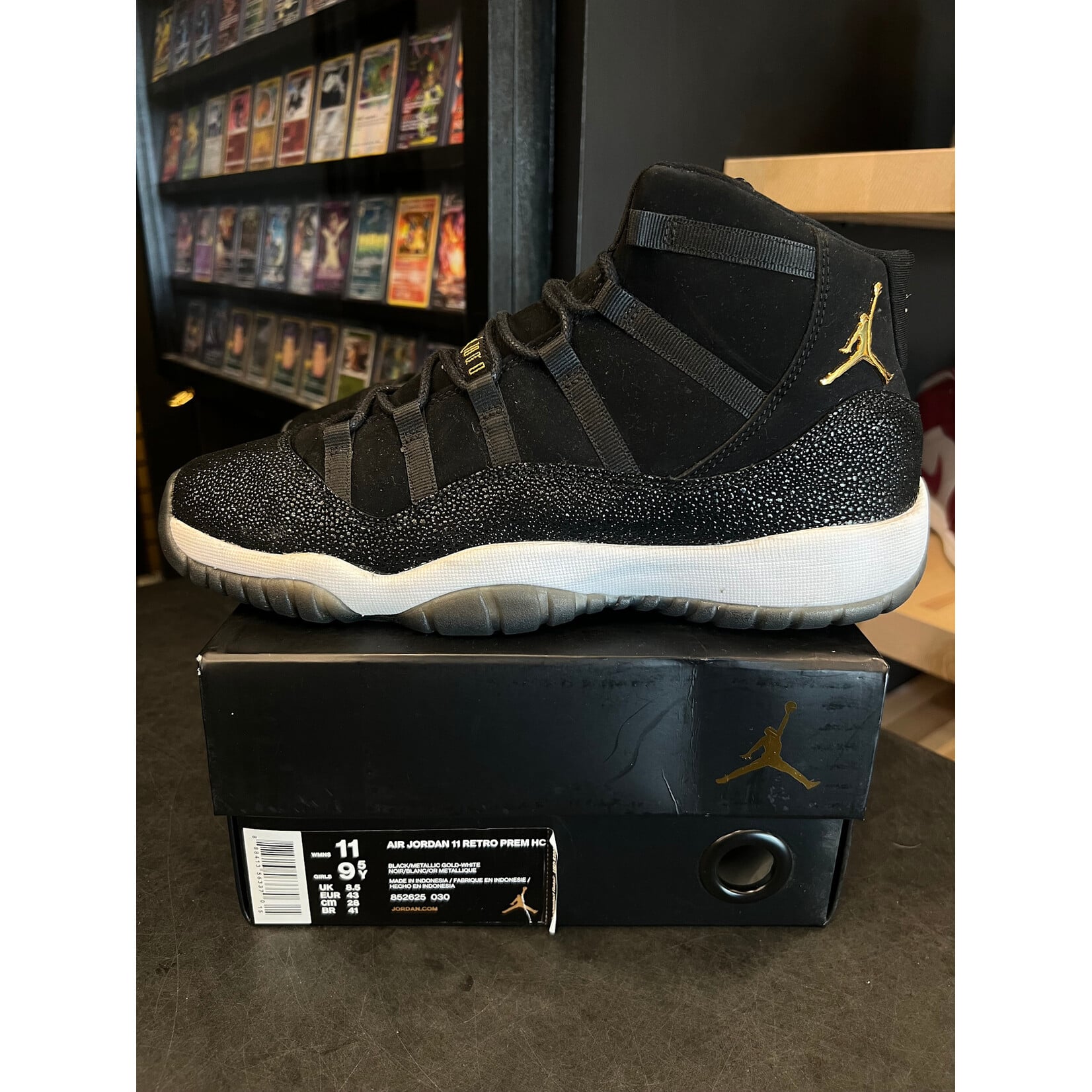 Jordan Jordan 11 Retro Heiress Black Stingray (GS) Size 11W, PREOWNED