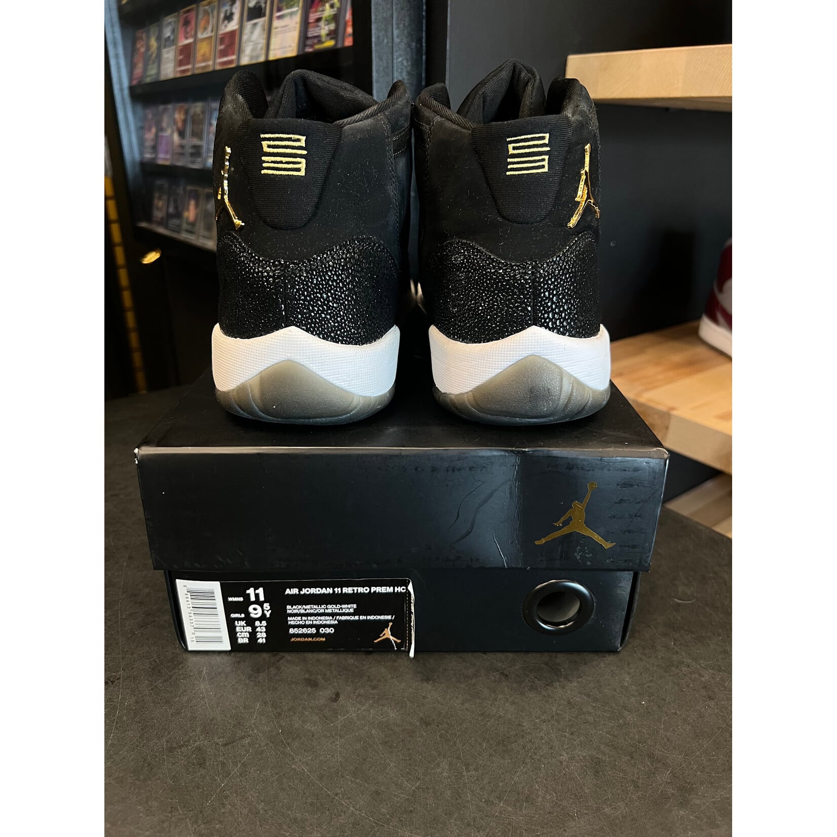 Jordan Jordan 11 Retro Heiress Black Stingray (GS) Size 11W, PREOWNED