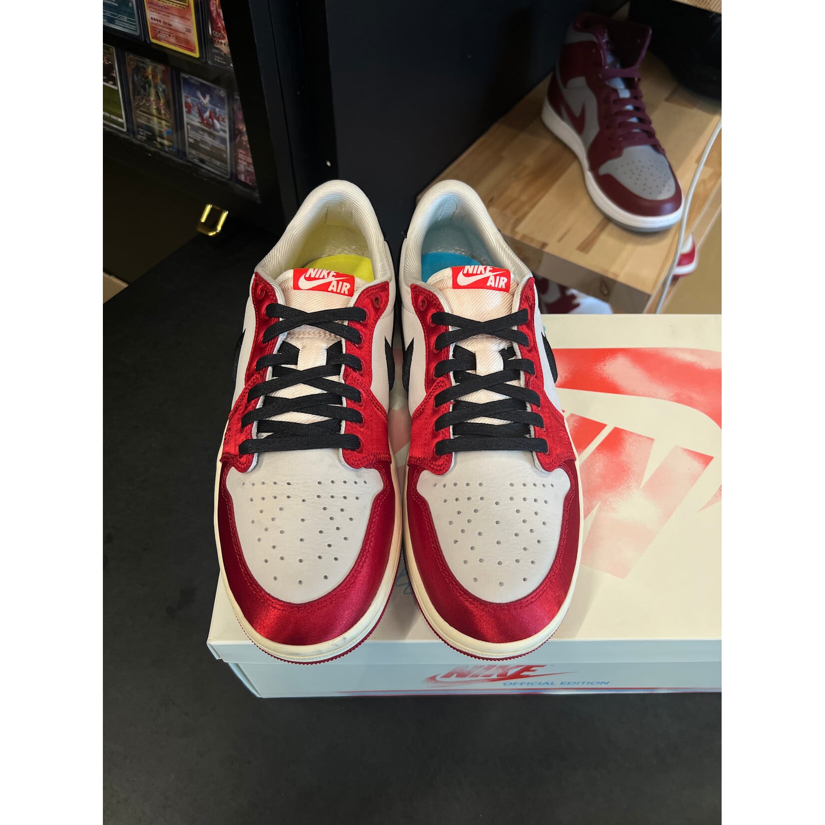 Jordan Jordan 1 Retro Low OG Trophy Room Rookie Card Away Size 10, PREOWNED