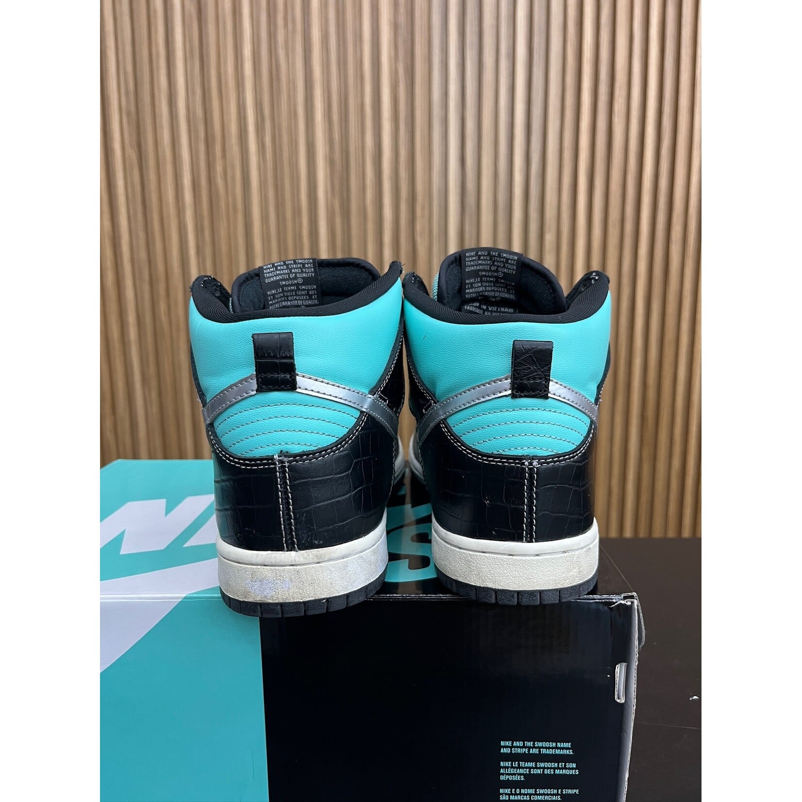 Nike Nike SB Dunk High Diamond Supply Co. Size 10, PREOWNED