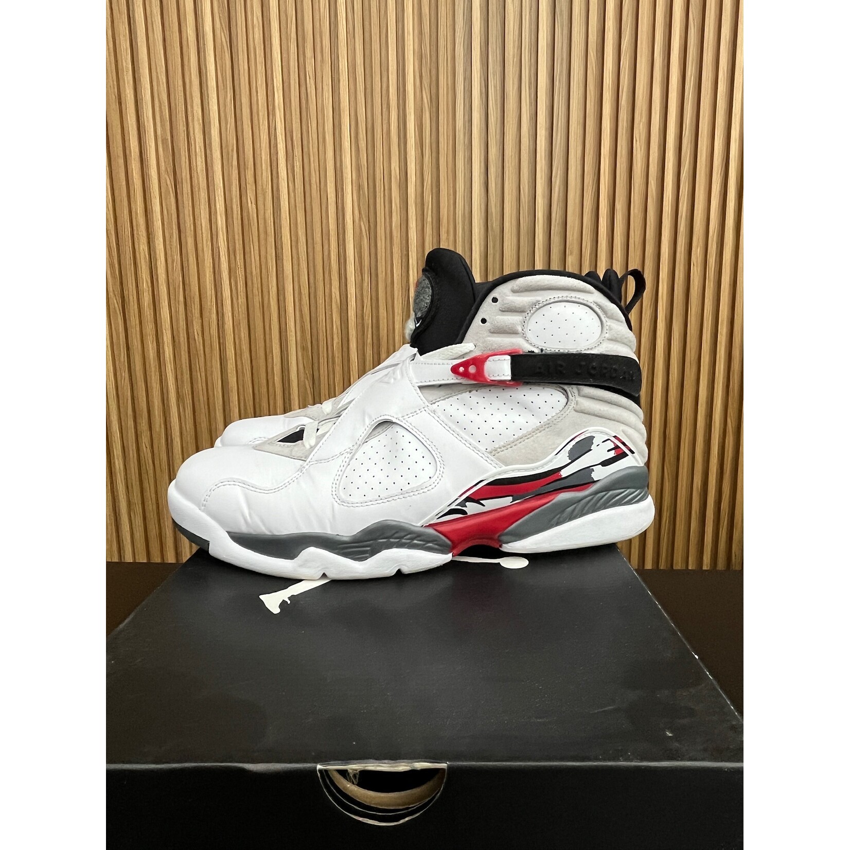 Jordan Jordan 8 Retro Bugs Bunny (2013) Size 11, PREOWNED