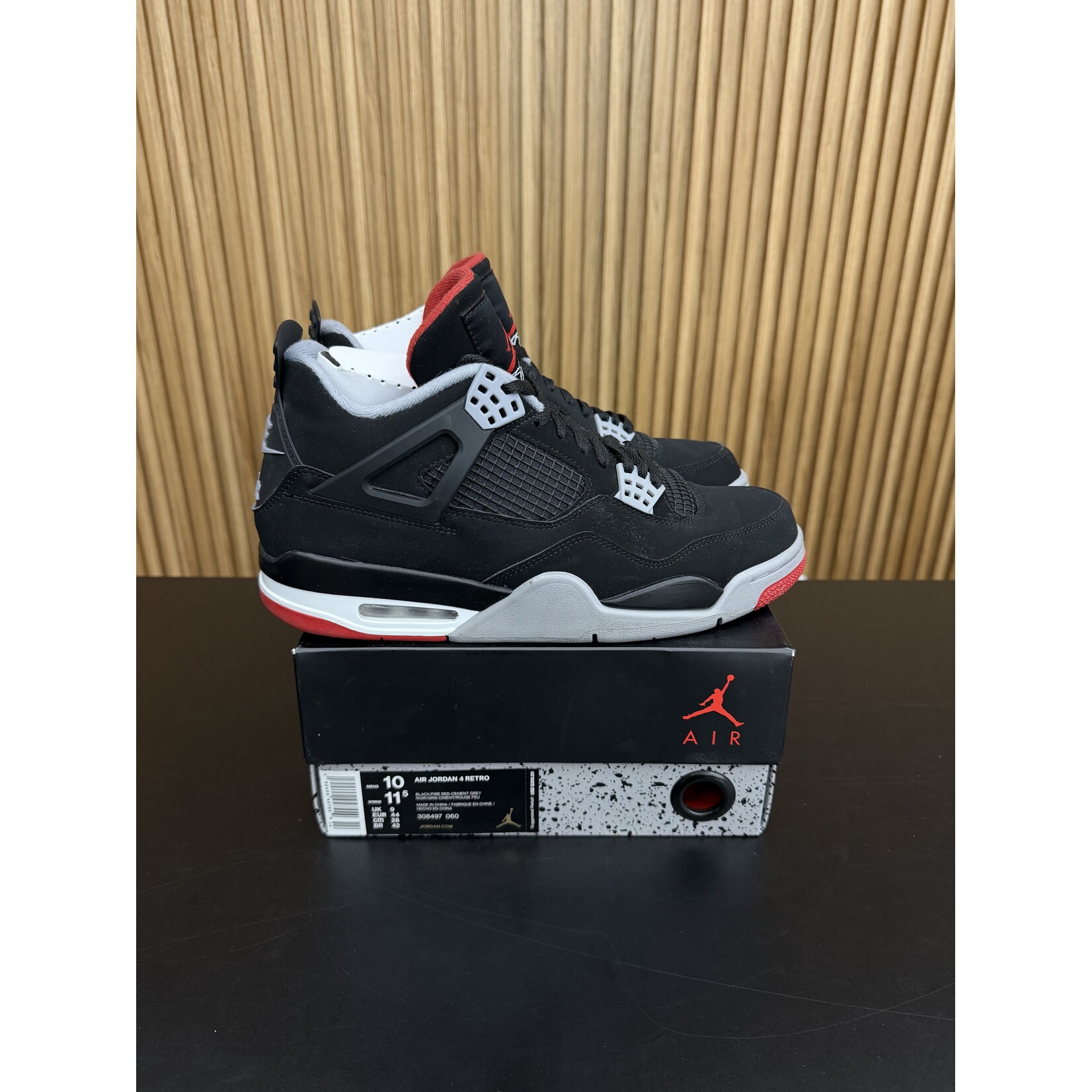 Jordan Jordan 4 Retro Bred (2019) Size 10, PREOWNED