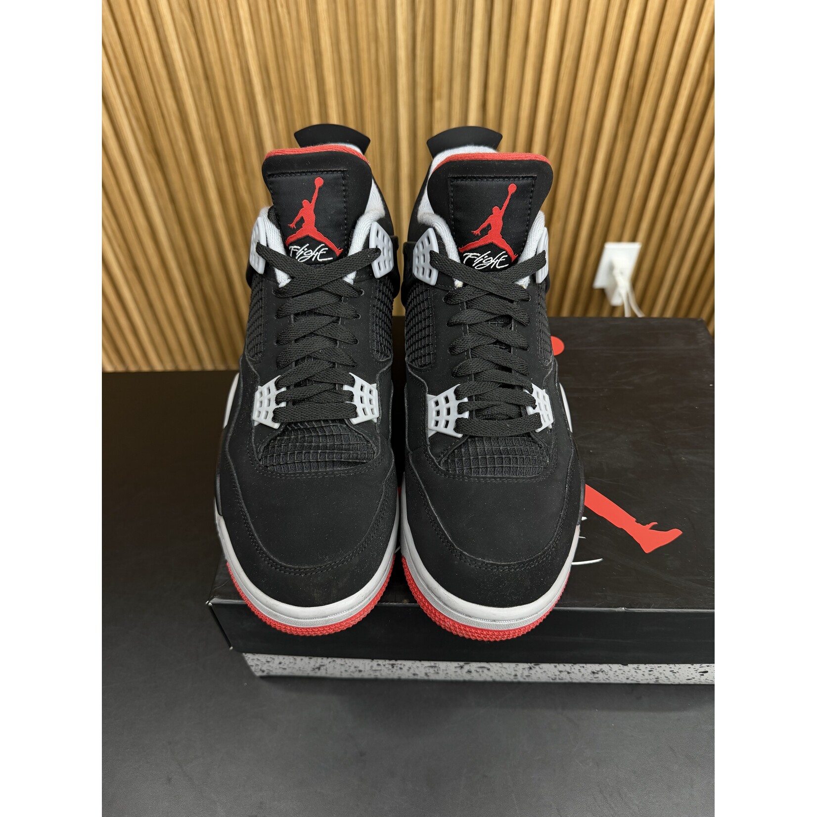 Jordan Jordan 4 Retro Bred (2019) Size 10, PREOWNED
