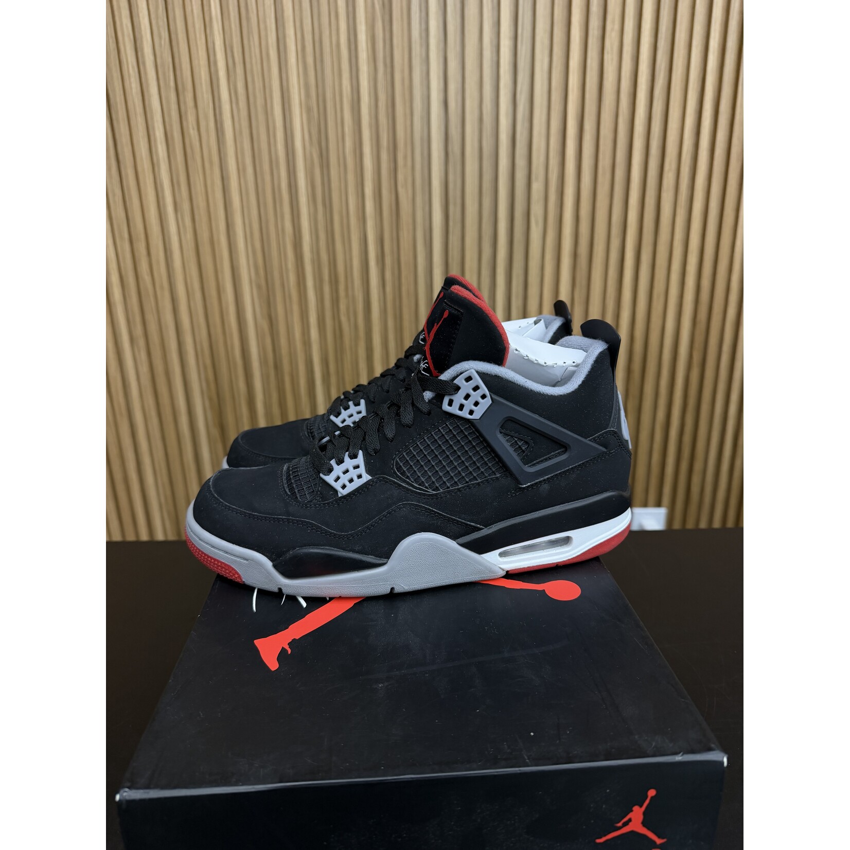 Jordan Jordan 4 Retro Bred (2019) Size 10, PREOWNED