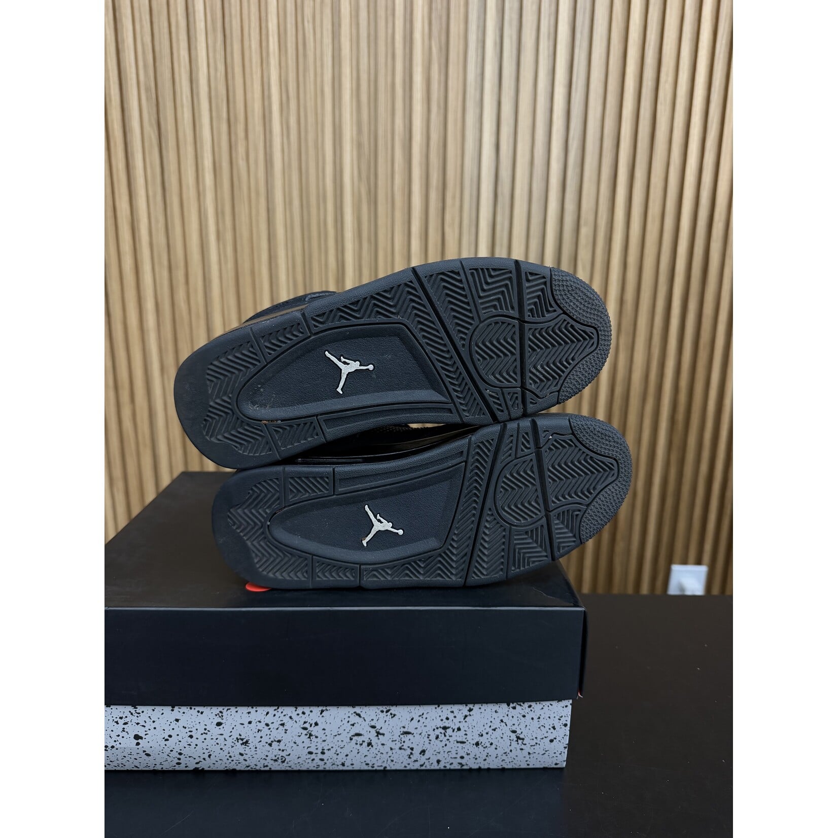 Jordan Jordan 4 Retro Black Cat (2025) (GS) Size 6, PREOWNED