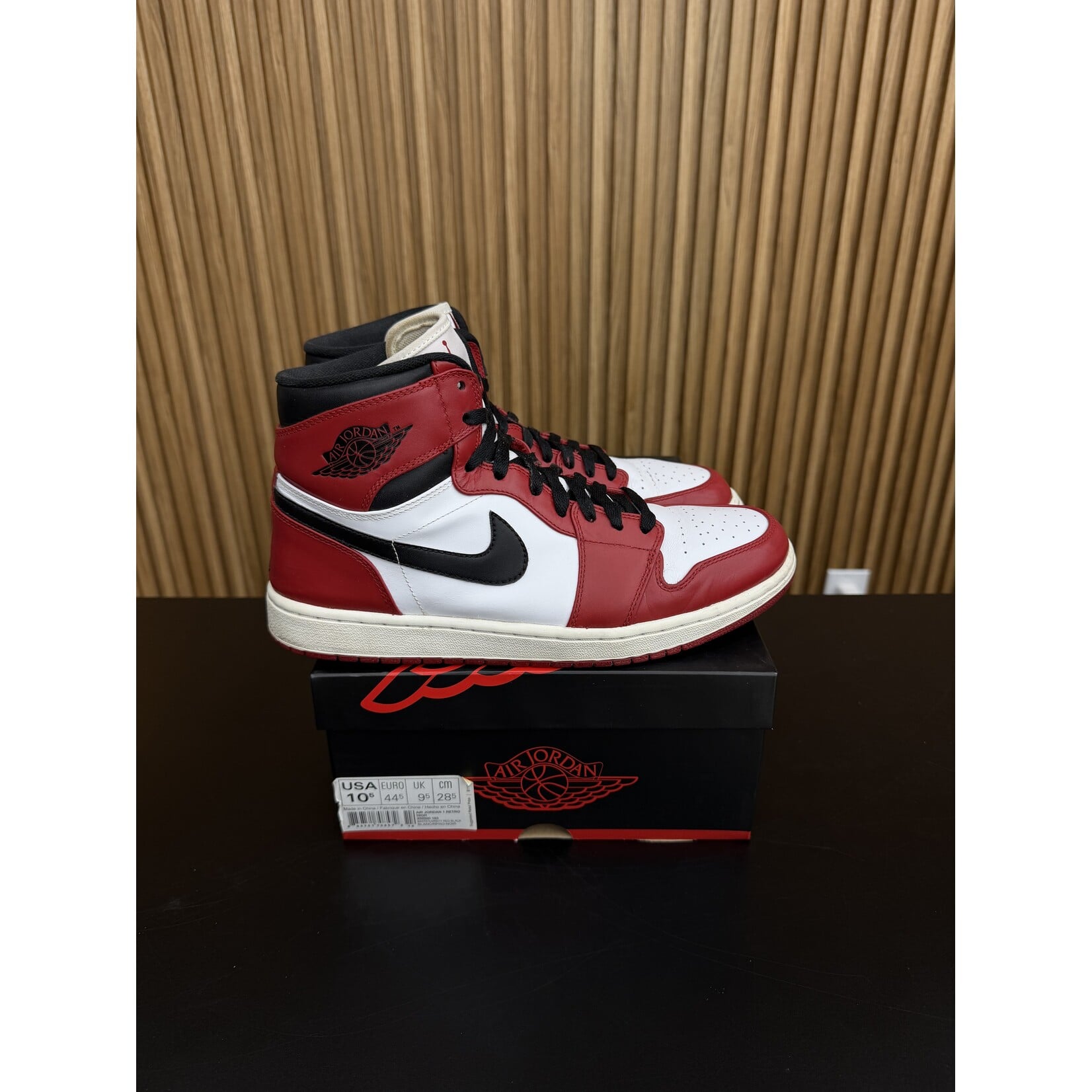 Jordan Jordan 1 Retro Chicago (2013) Size 10.5, PREOWNED