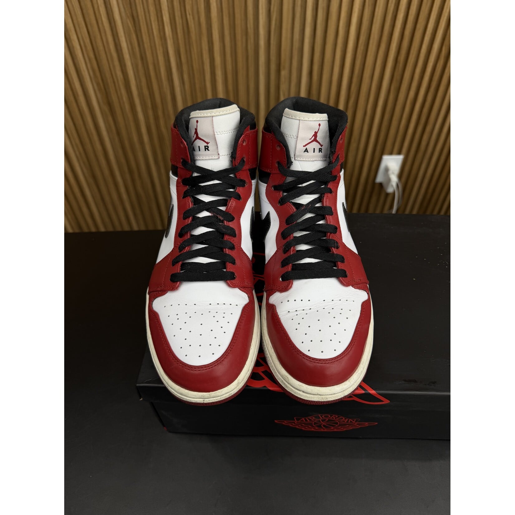 Jordan Jordan 1 Retro Chicago (2013) Size 10.5, PREOWNED