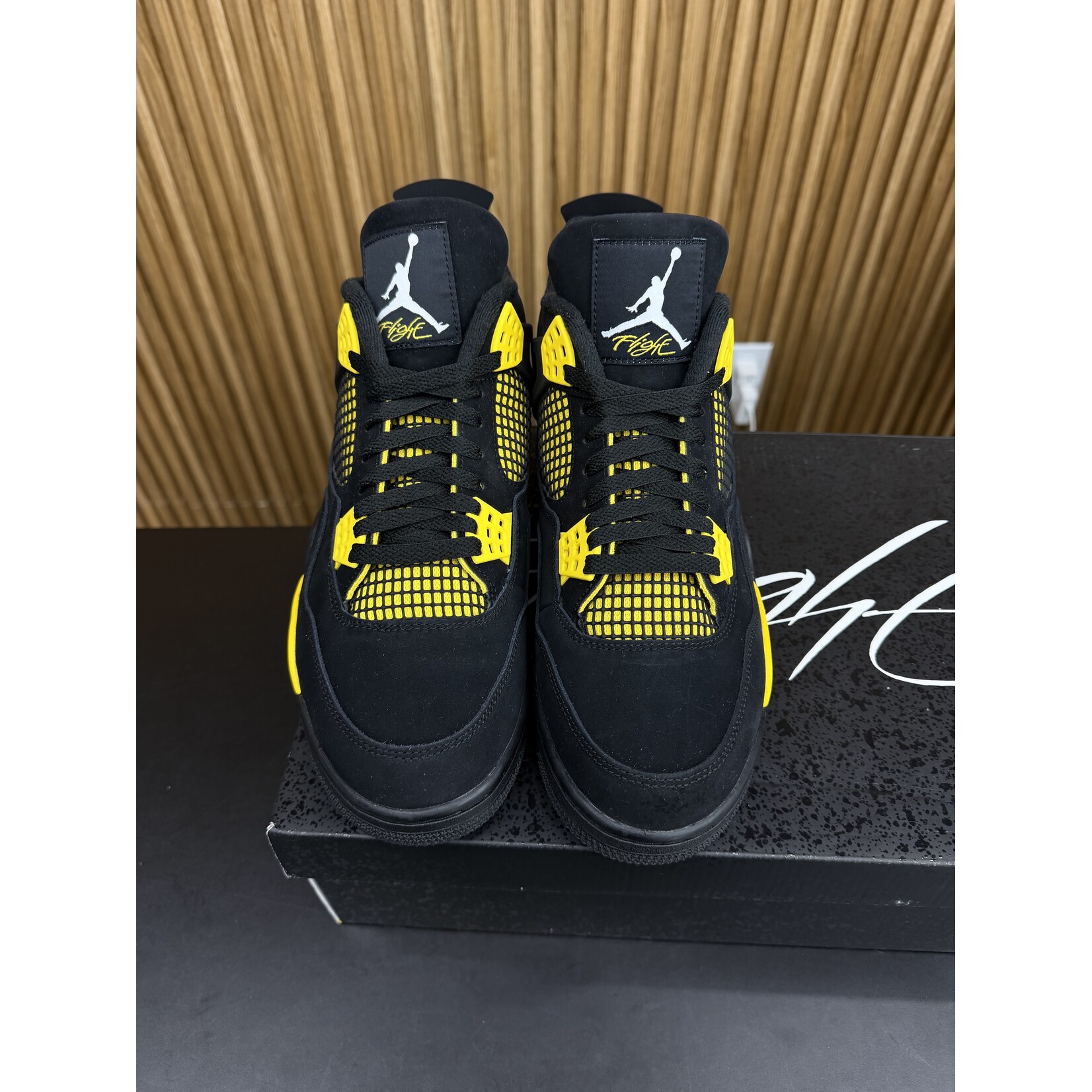 Jordan Jordan 4 Retro Thunder (2023) Size 11.5, PREOWNED