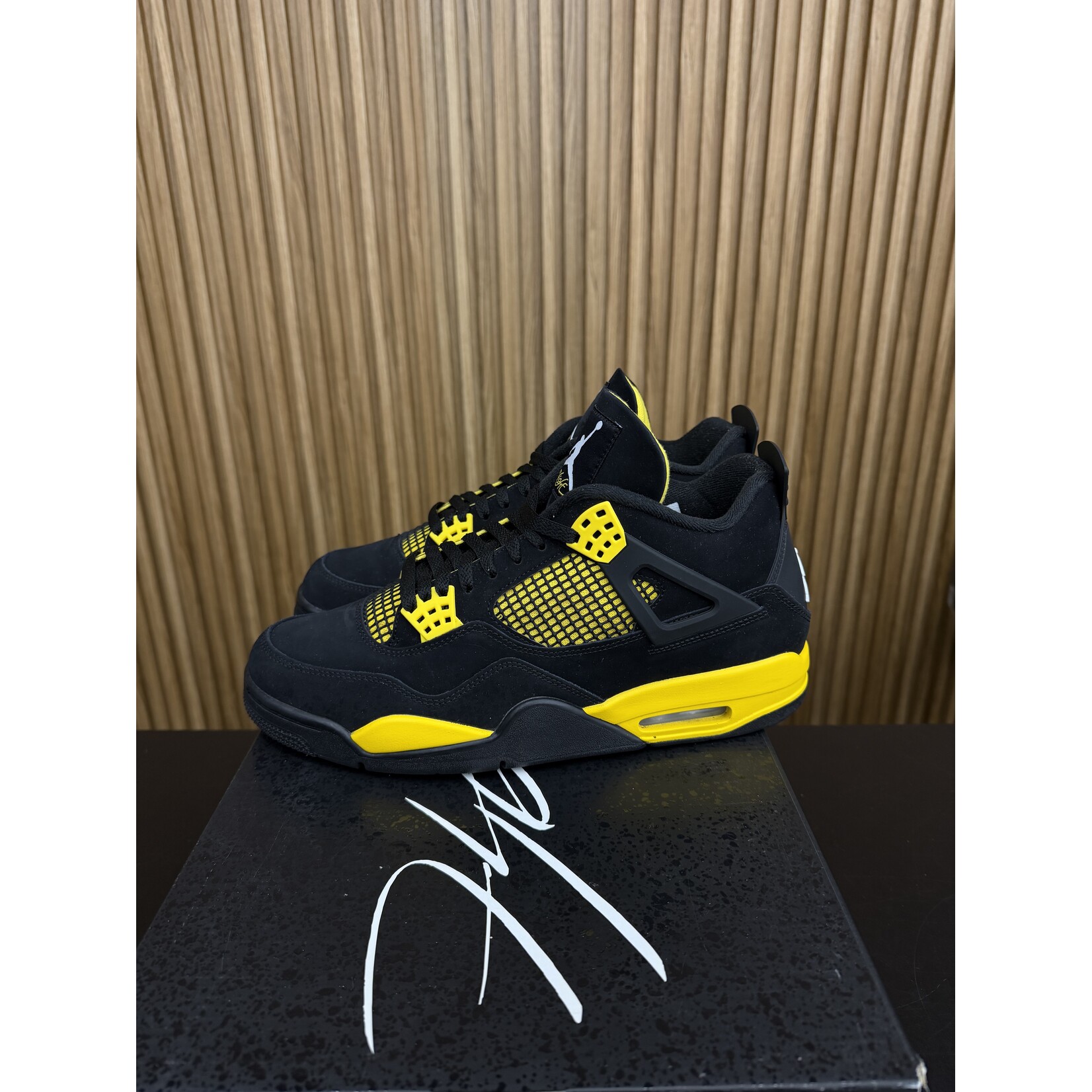 Jordan Jordan 4 Retro Thunder (2023) Size 11.5, PREOWNED