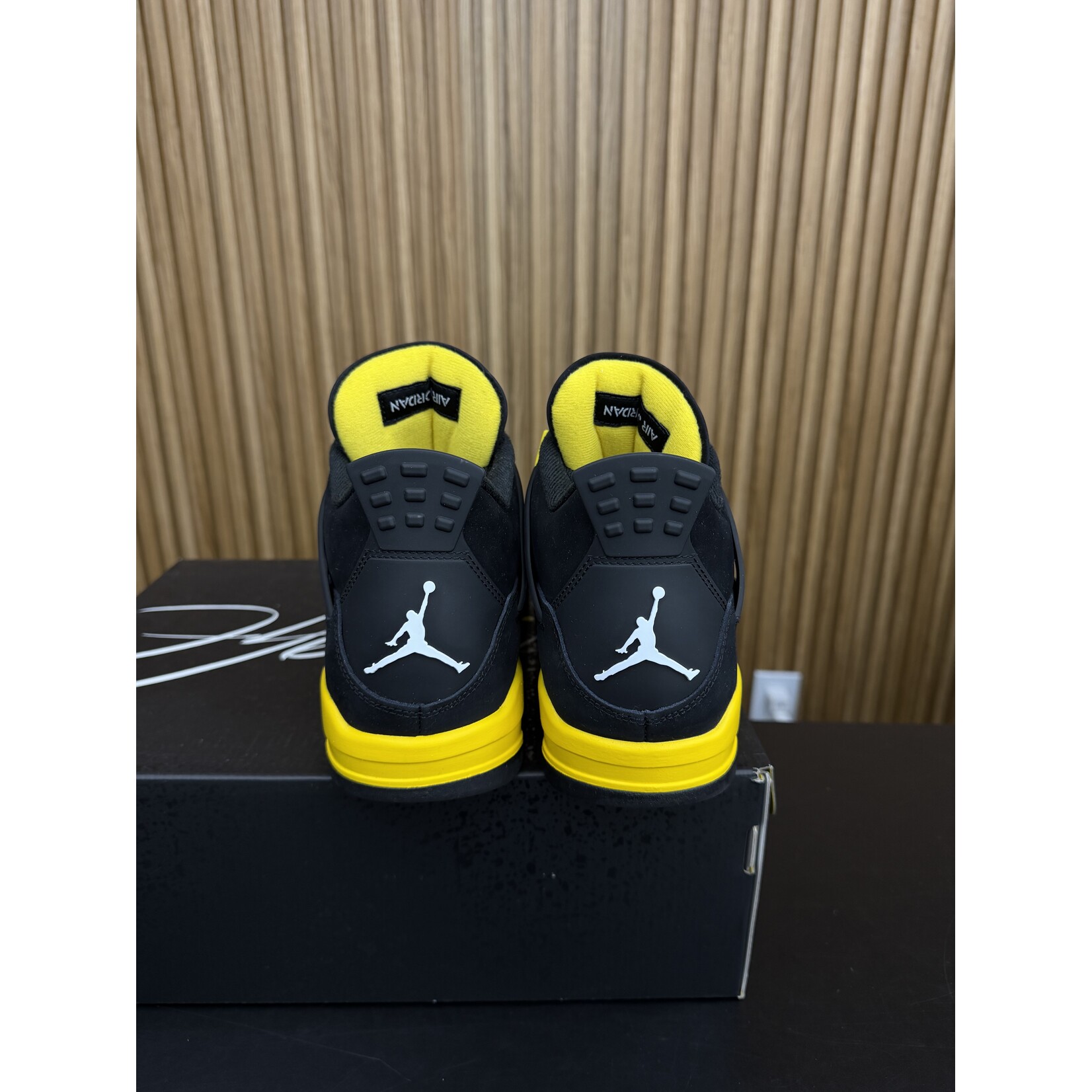 Jordan Jordan 4 Retro Thunder (2023) Size 11.5, PREOWNED