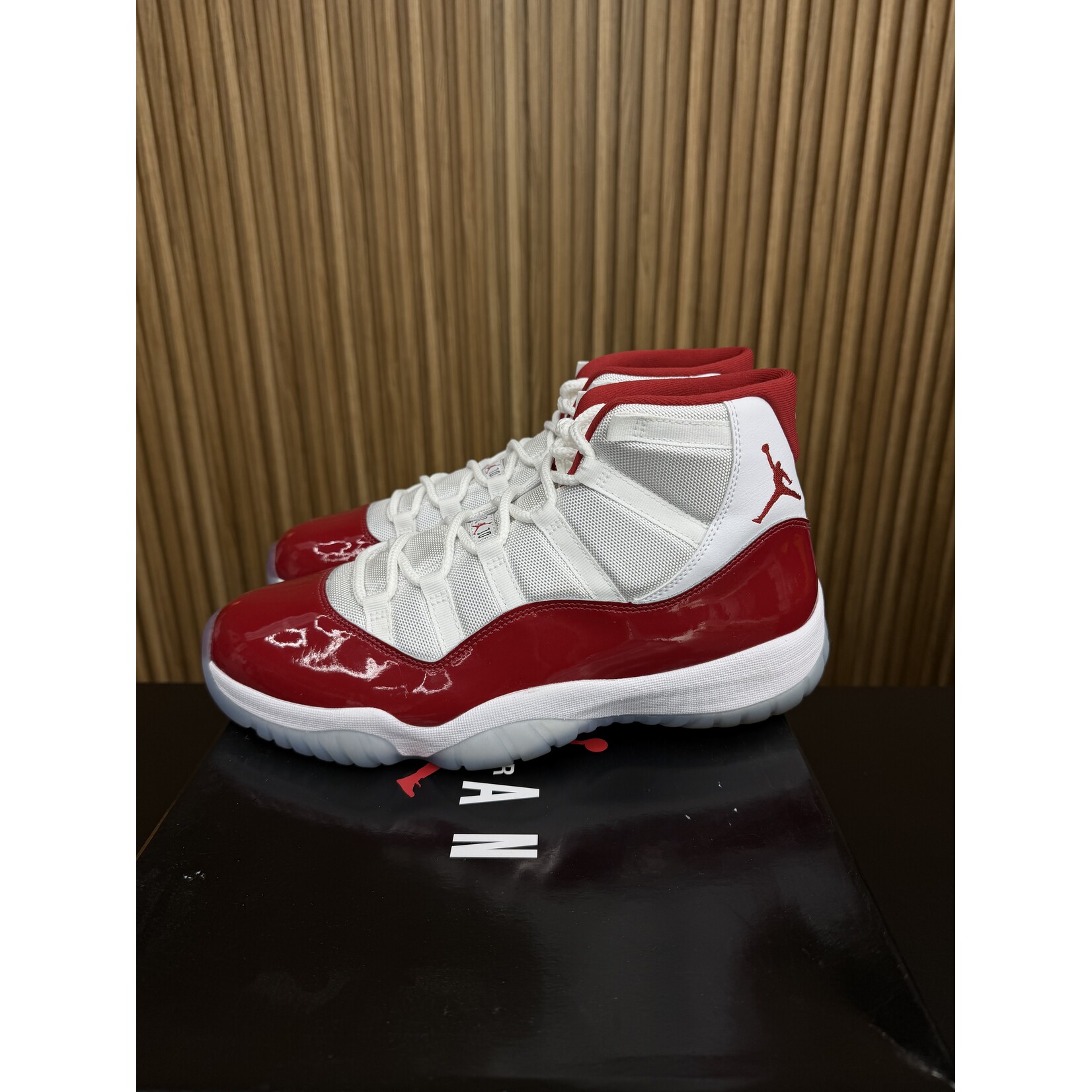 Jordan Jordan 11 Retro Cherry (2022) Size 12, PREOWNED