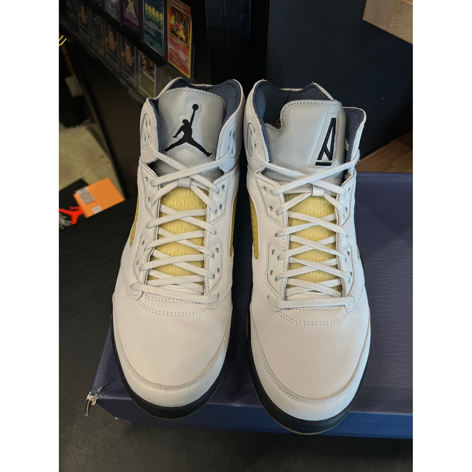 Jordan Jordan 5 Retro A Ma Maniére Dawn (Women's) Size 14.5W, PREOWNED