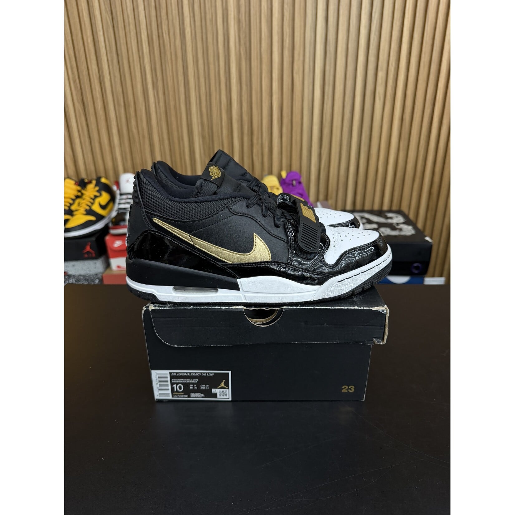 Jordan Jordan Legacy 312 Low Black Metallic Gold Size 10, PREOWNED