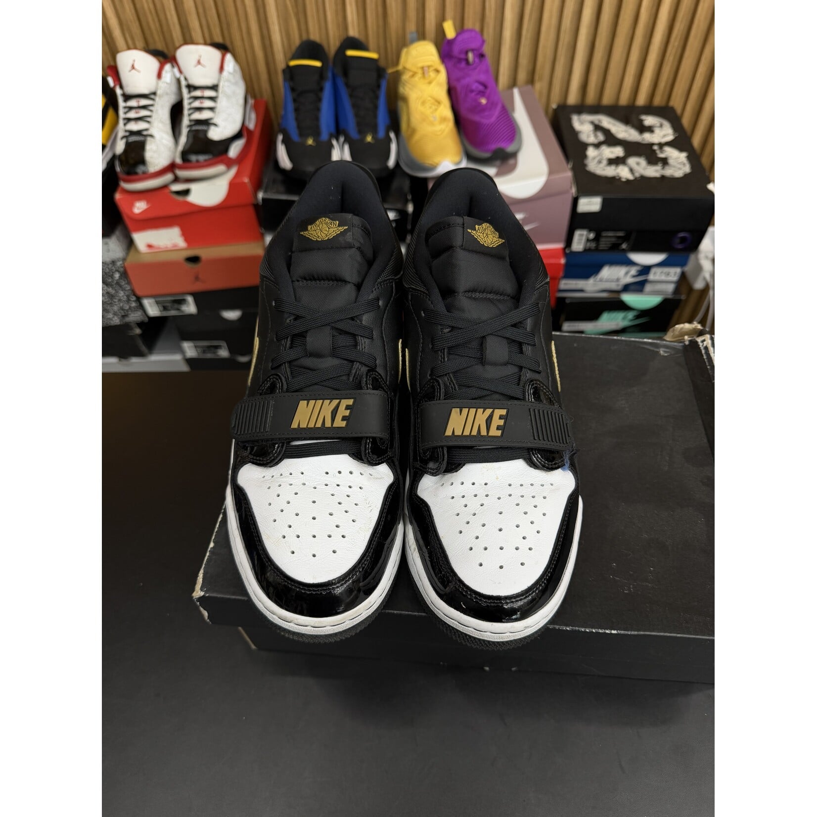 Jordan Jordan Legacy 312 Low Black Metallic Gold Size 10, PREOWNED