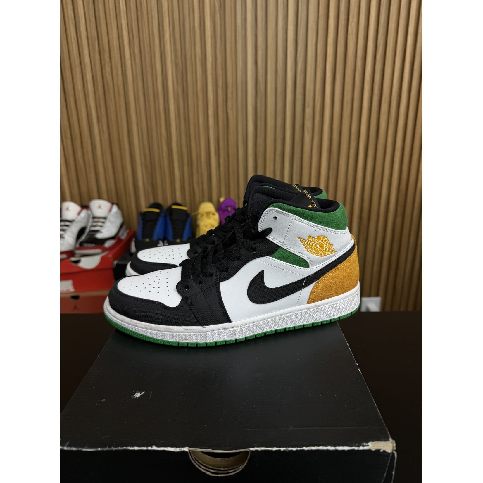 Jordan Jordan 1 Mid Oakland Size 10, PREOWNED