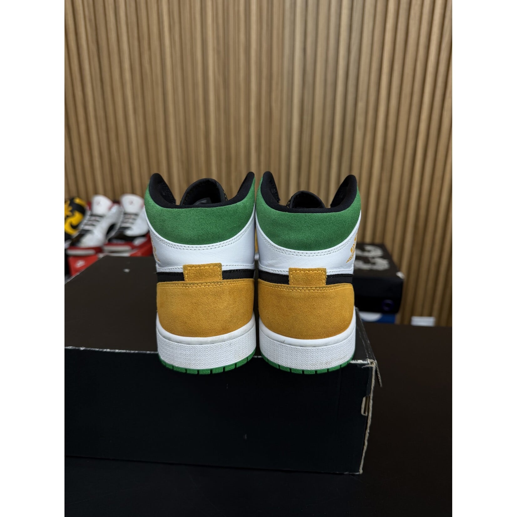 Jordan Jordan 1 Mid Oakland Size 10, PREOWNED