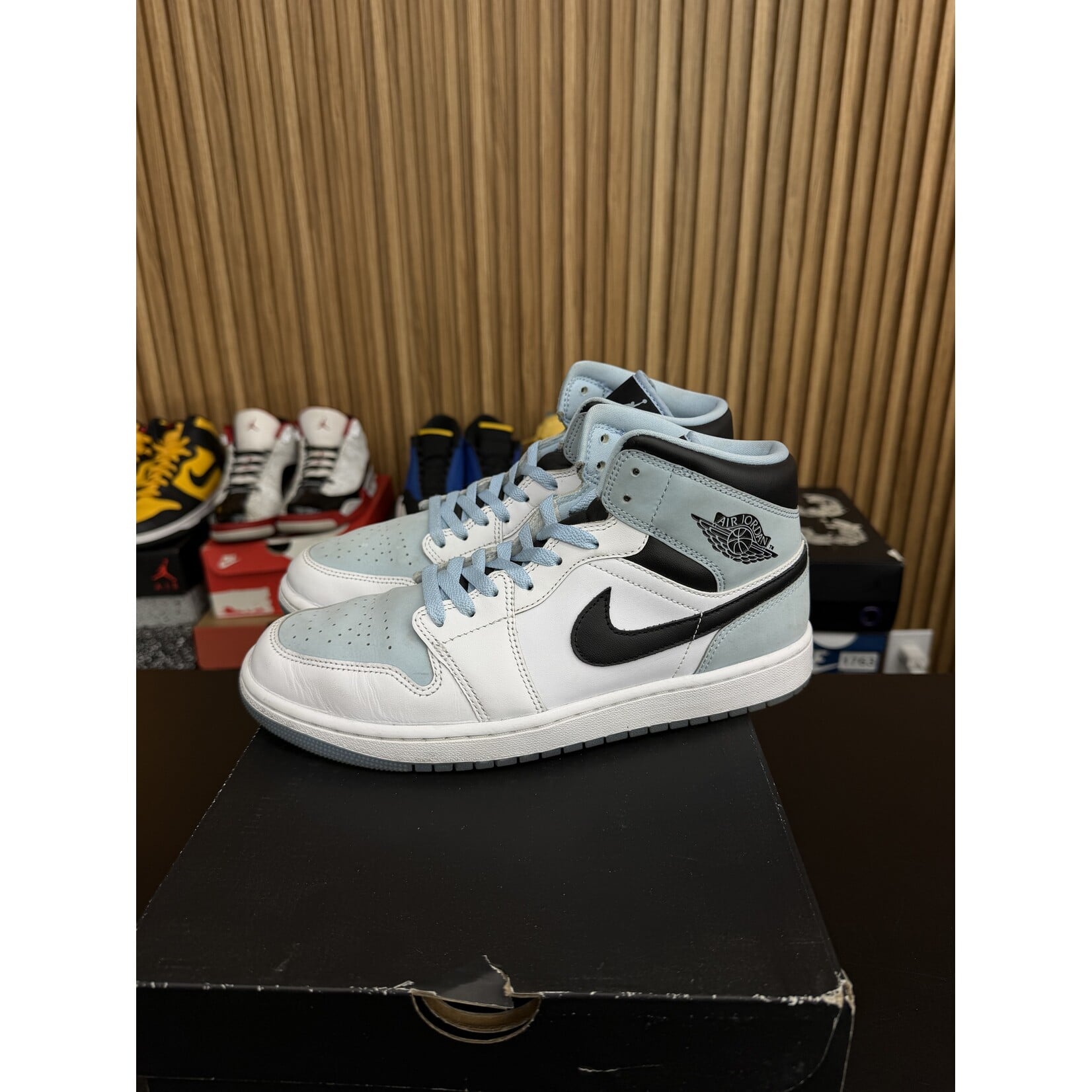 Jordan Jordan 1 Mid SE Ice Blue (2023) Size 10, PREOWNED