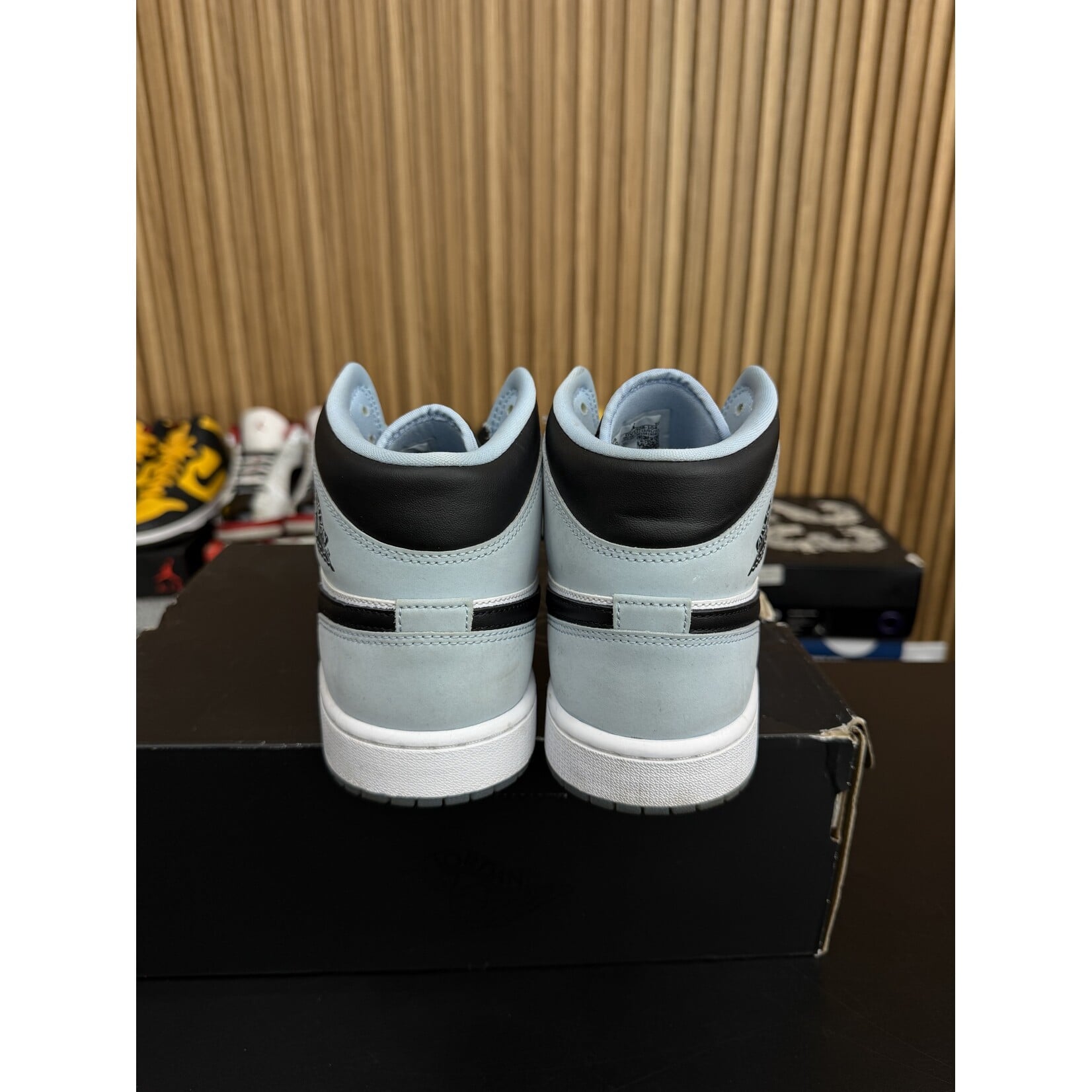Jordan Jordan 1 Mid SE Ice Blue (2023) Size 10, PREOWNED