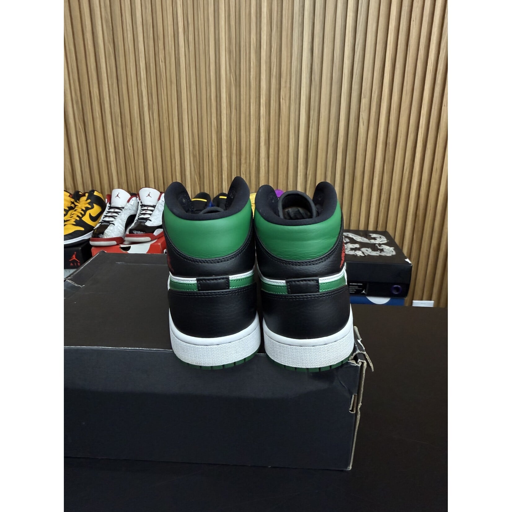 Jordan Jordan 1 Mid Green Toe Size 9.5, PREOWNED