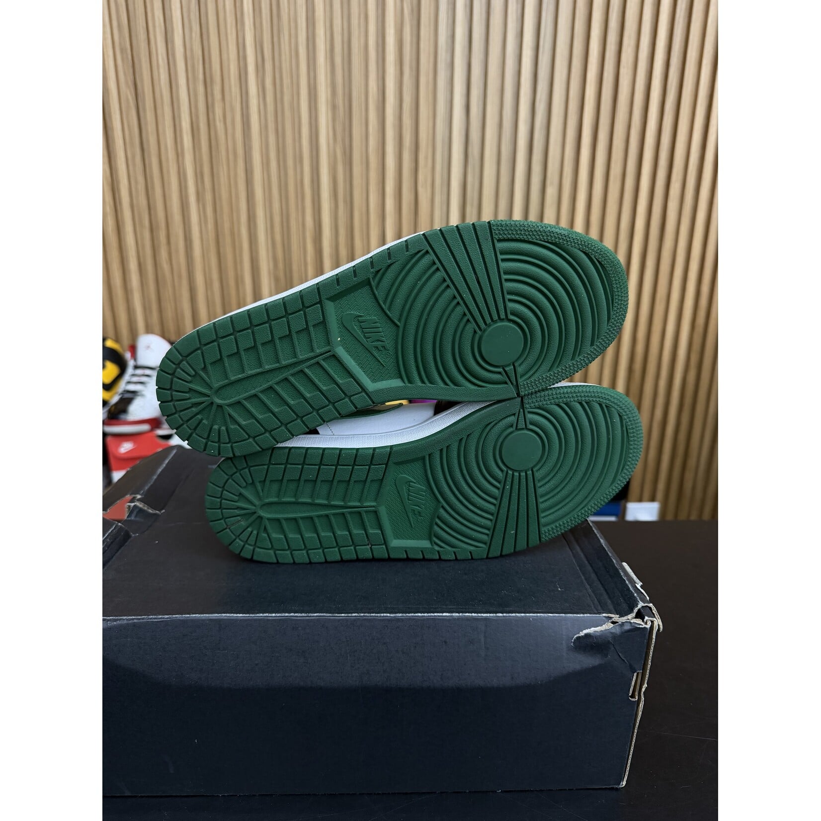 Jordan Jordan 1 Mid Green Toe Size 9.5, PREOWNED