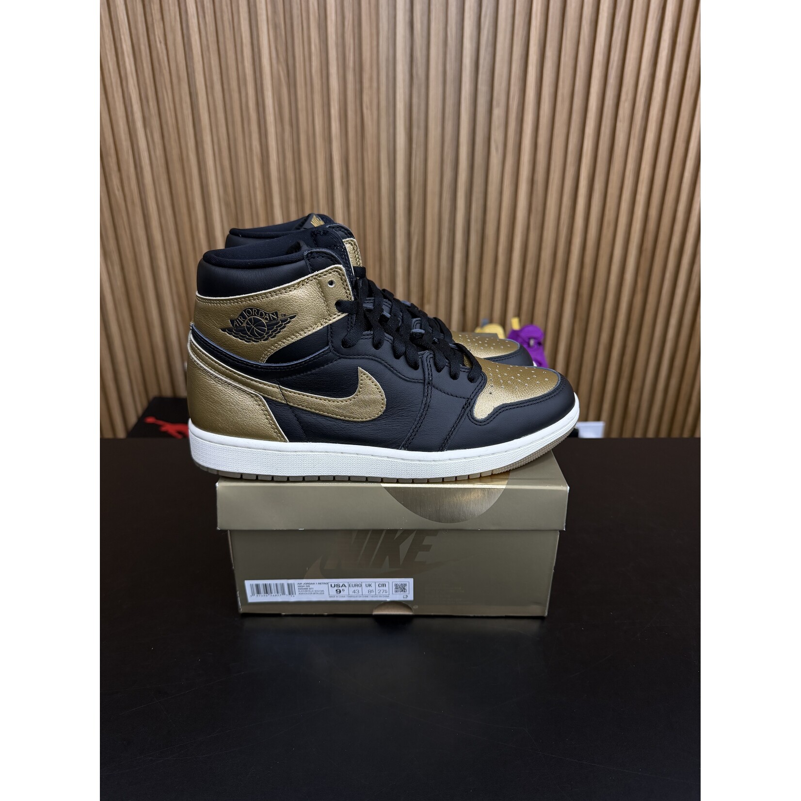 Jordan Jordan 1 Retro High OG Black Metallic Gold Size 9.5, PREOWNED