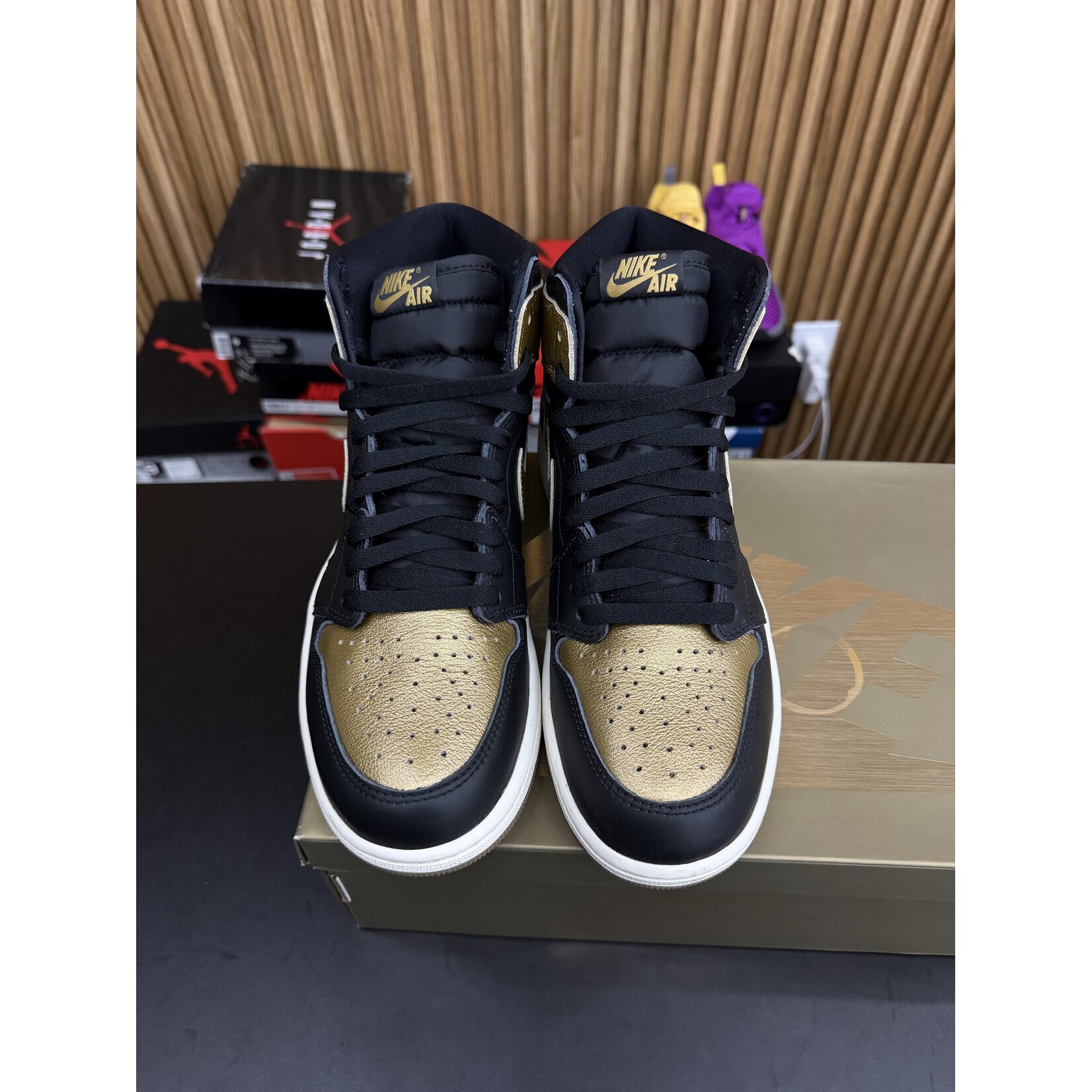 Jordan Jordan 1 Retro High OG Black Metallic Gold Size 9.5, PREOWNED