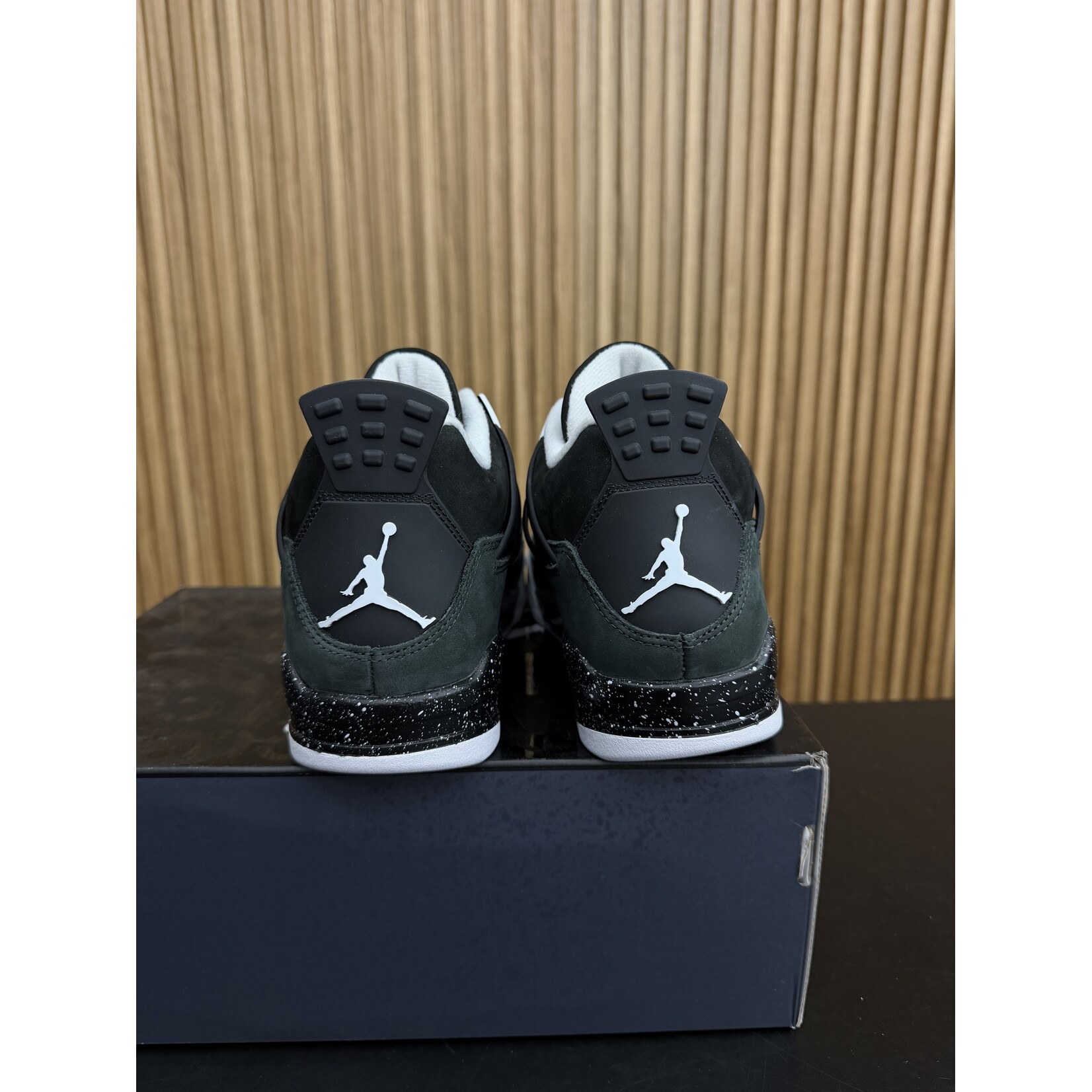 Jordan Jordan 4 Retro Fear (2024) Size 9, PREOWNED TRIED ON