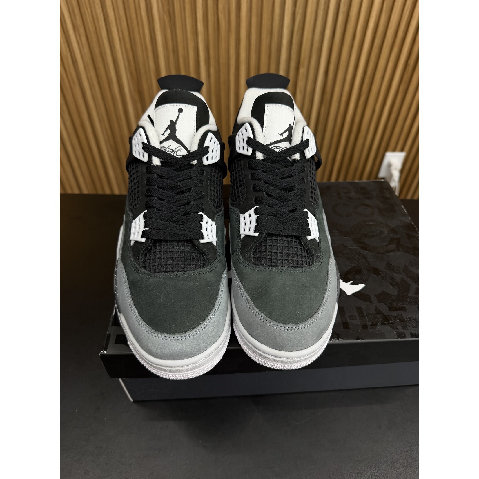 Jordan Jordan 4 Retro Fear (2024) Size 9, PREOWNED TRIED ON