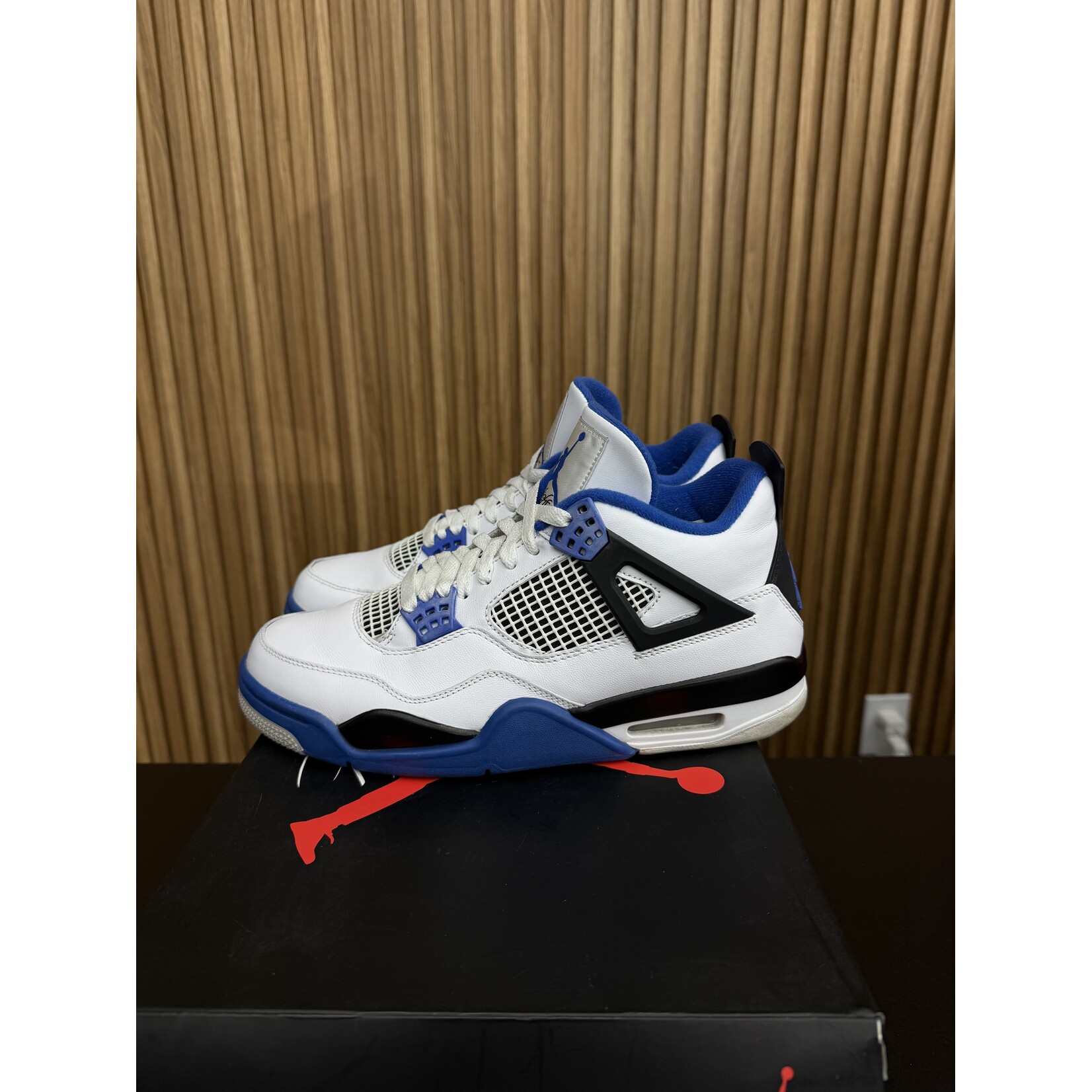 Jordan Jordan 4 Retro Motorsports (2017) Size 9, PREOWNED