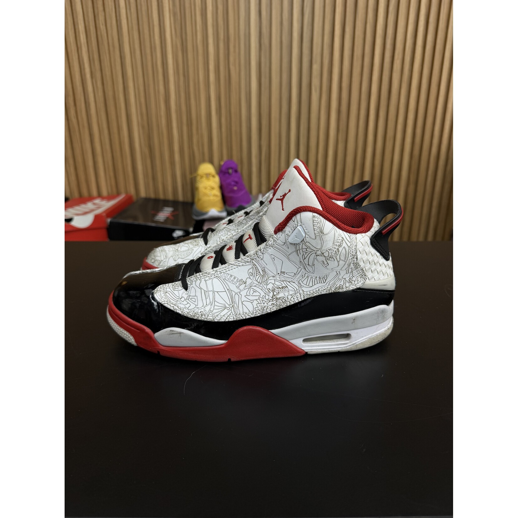 Jordan Jordan Dub Zero White Varsity Red (2022) Size 9.5, PREOWNED