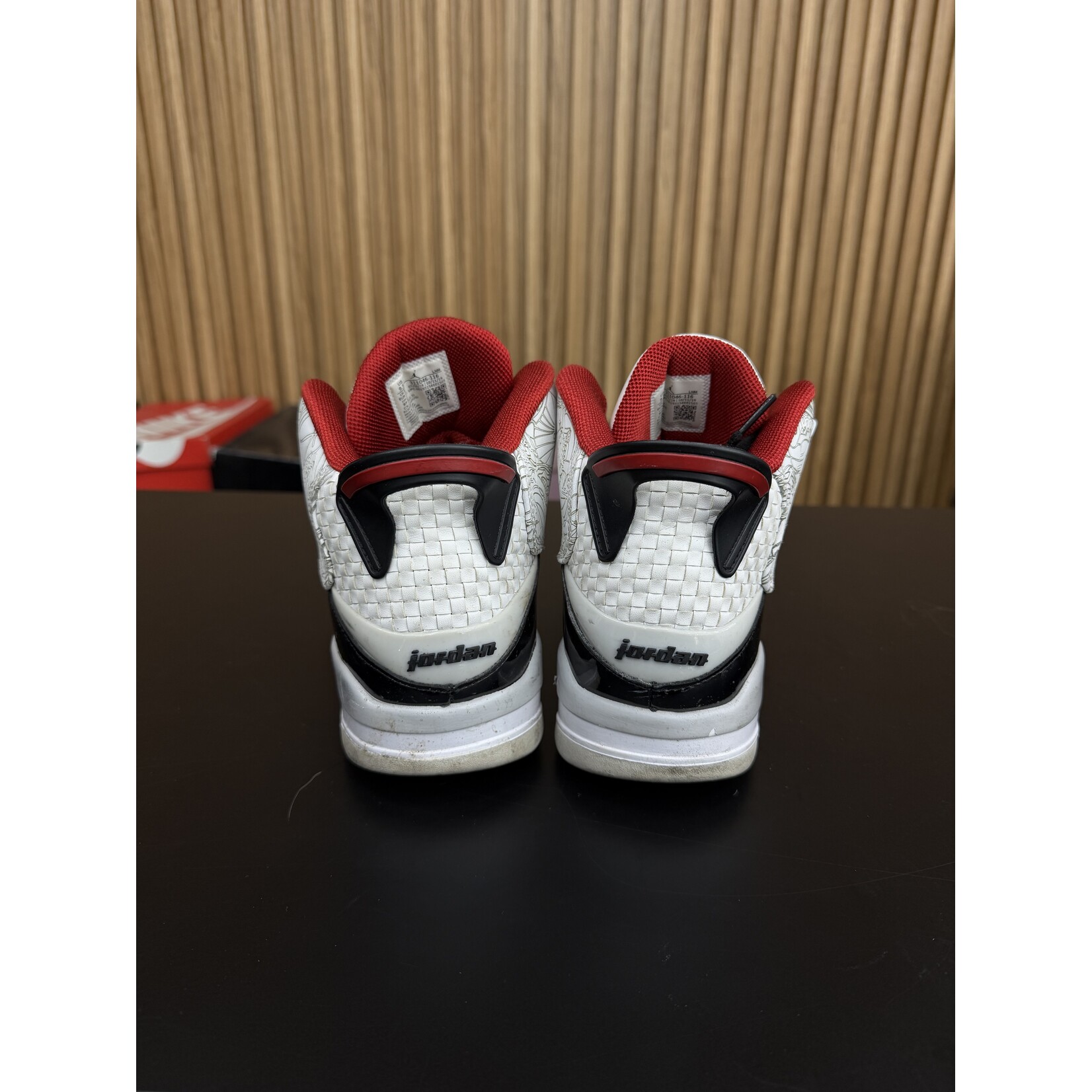 Jordan Jordan Dub Zero White Varsity Red (2022) Size 9.5, PREOWNED