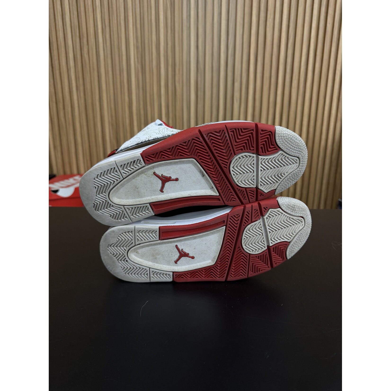 Jordan Jordan Dub Zero White Varsity Red (2022) Size 9.5, PREOWNED