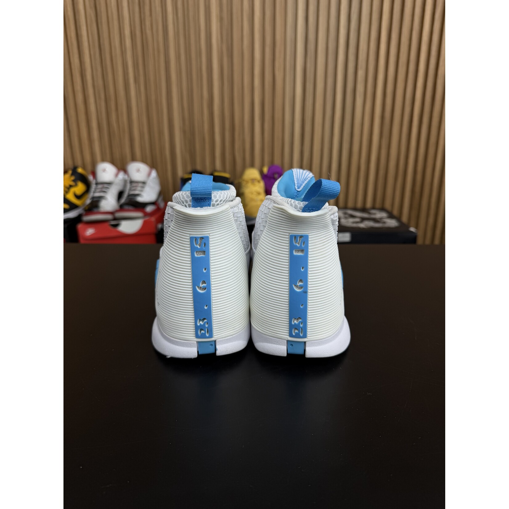 Jordan Jordan 15 OG Columbia Size 10, PREOWNED