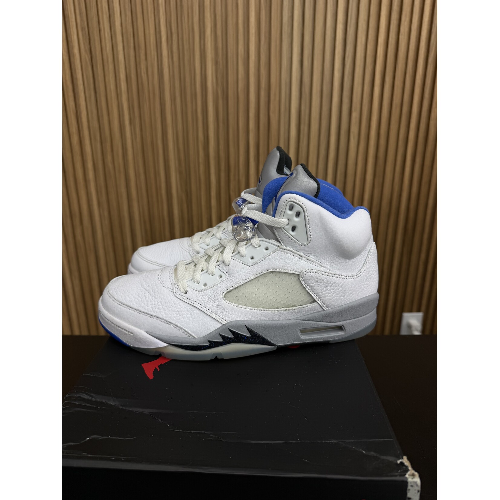 Jordan Jordan 5 Retro White Stealth (2021) Size 10, PREOWNED
