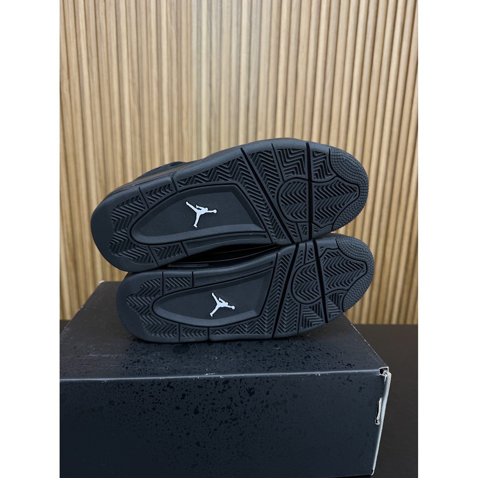 Jordan Jordan 4 Retro Black Cat (2025) (GS) Size 6, PREOWNED