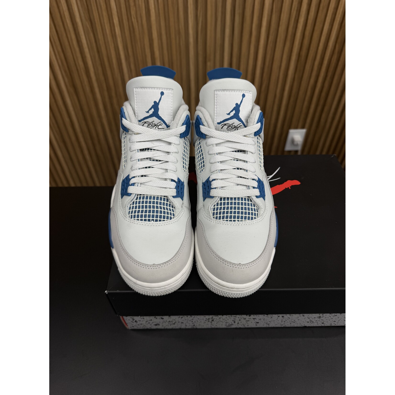Jordan Jordan 4 Retro Military Blue (2024) Size 9, PREOWNED