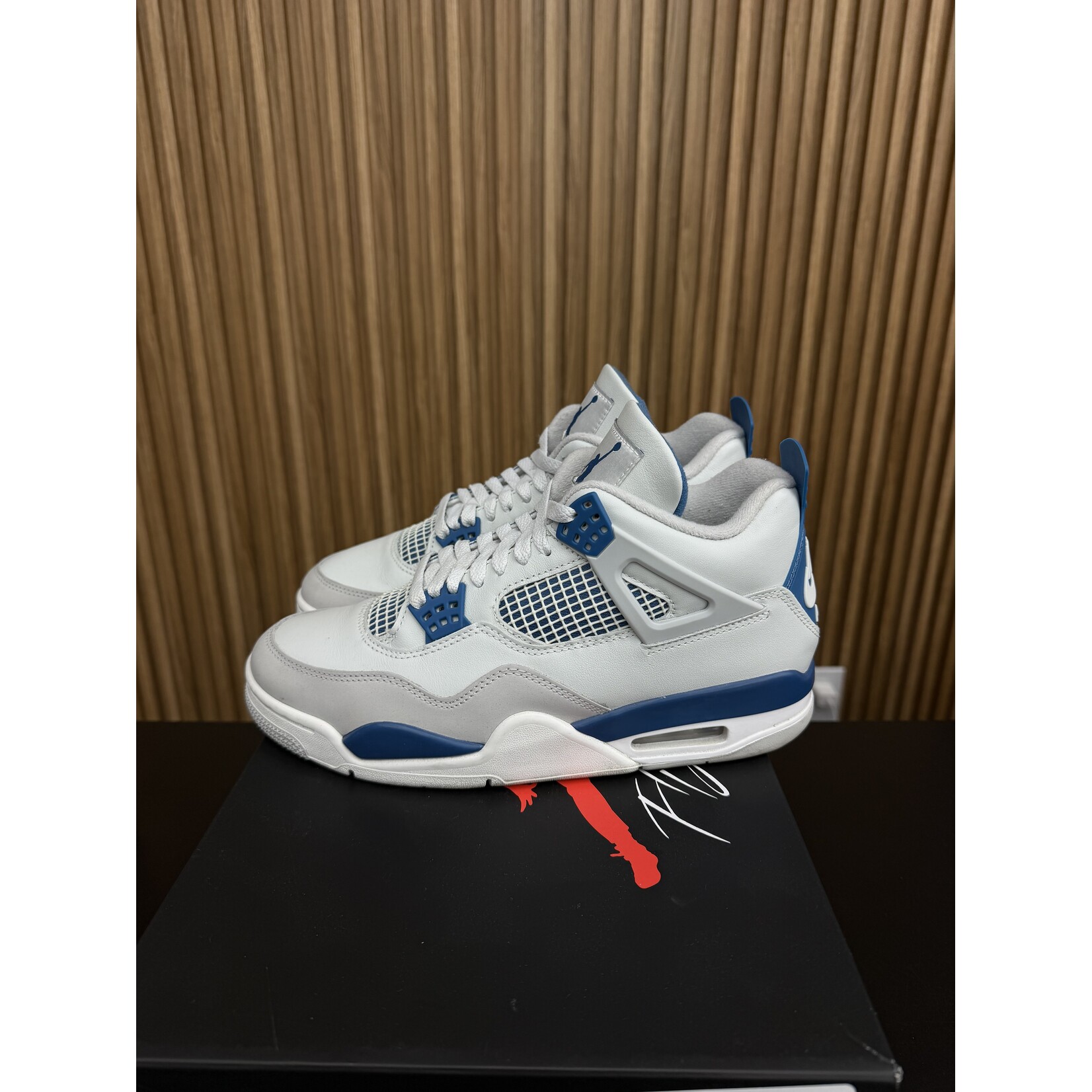 Jordan Jordan 4 Retro Military Blue (2024) Size 9, PREOWNED