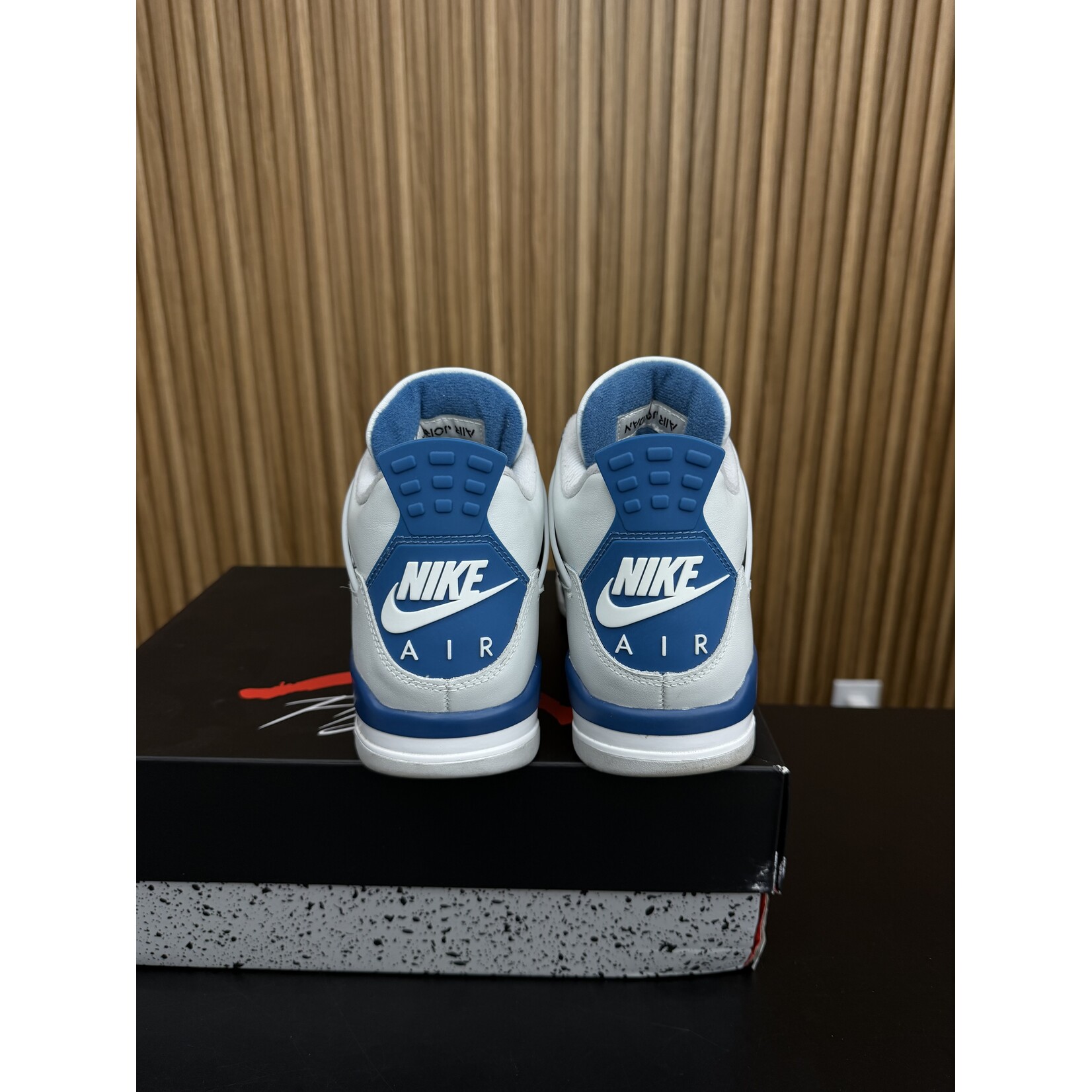 Jordan Jordan 4 Retro Military Blue (2024) Size 9, PREOWNED