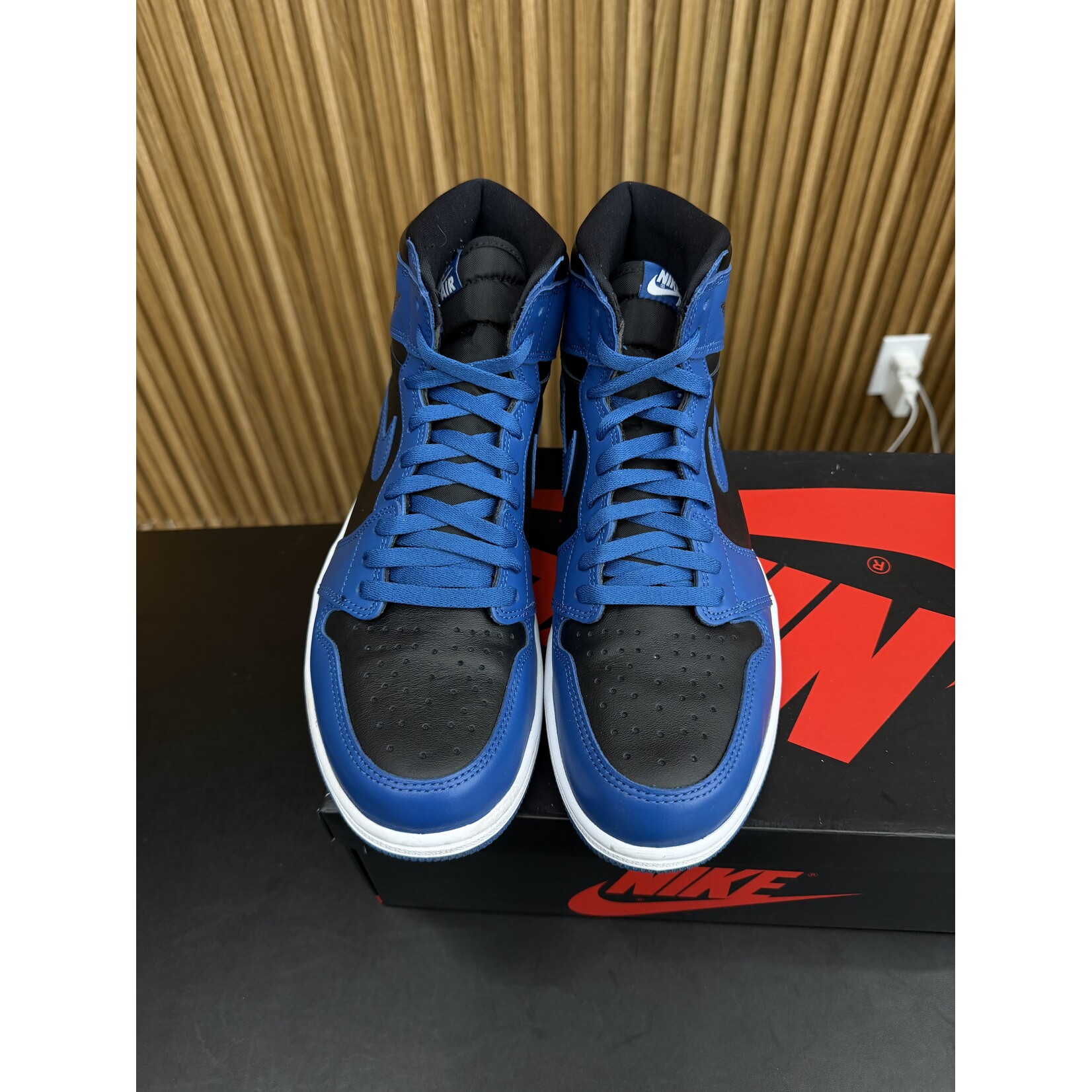Jordan Jordan 1 Retro High OG Dark Marina Blue Size 11.5, PREOWNED