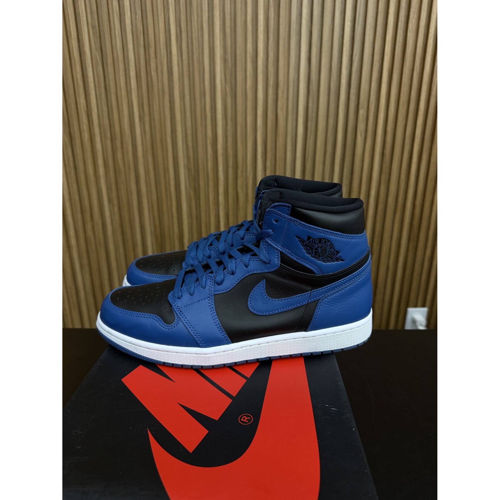 Jordan Jordan 1 Retro High OG Dark Marina Blue Size 11.5, PREOWNED