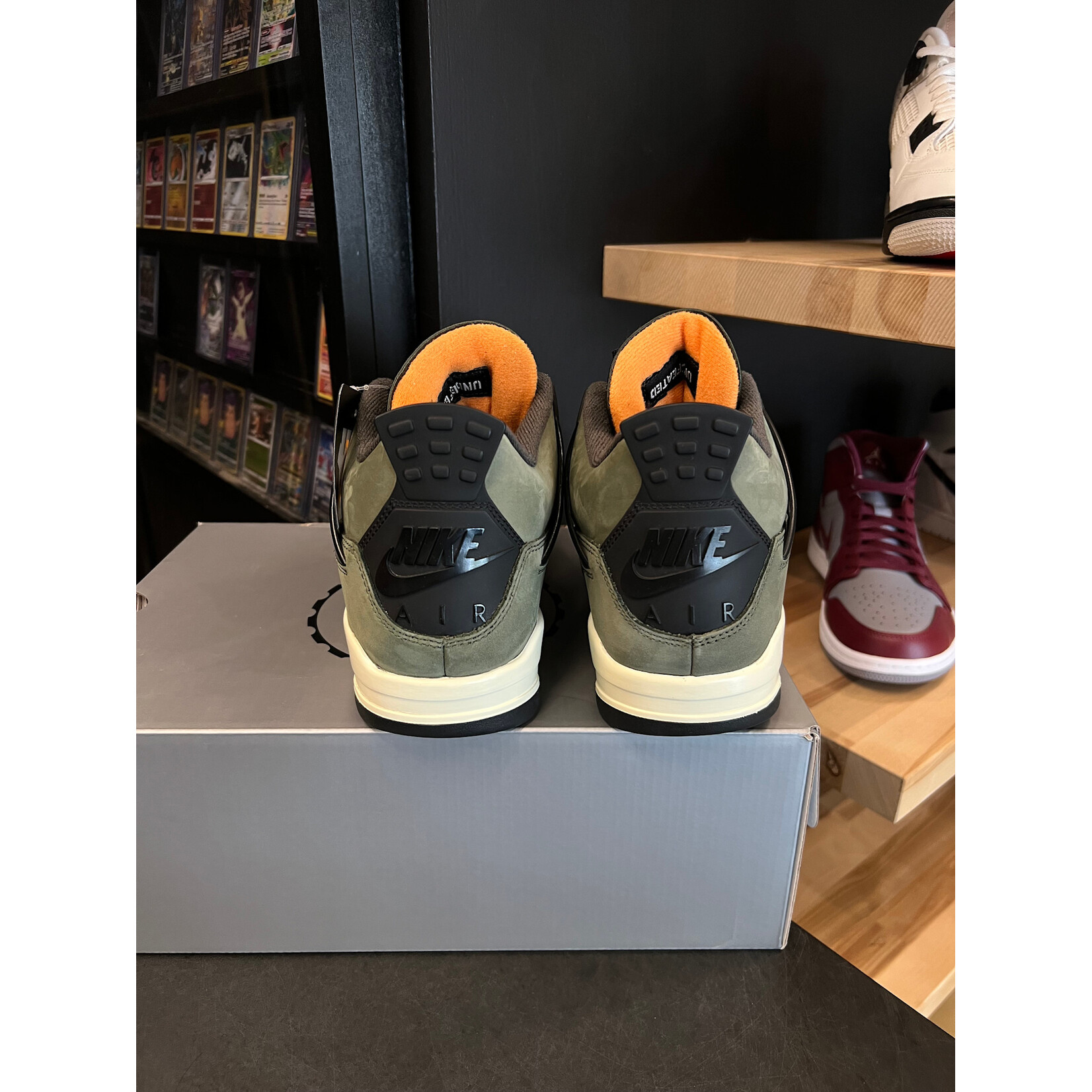 Jordan Jordan 4 Retro OG SP Undefeated (2025) Size 10, PREOWNED