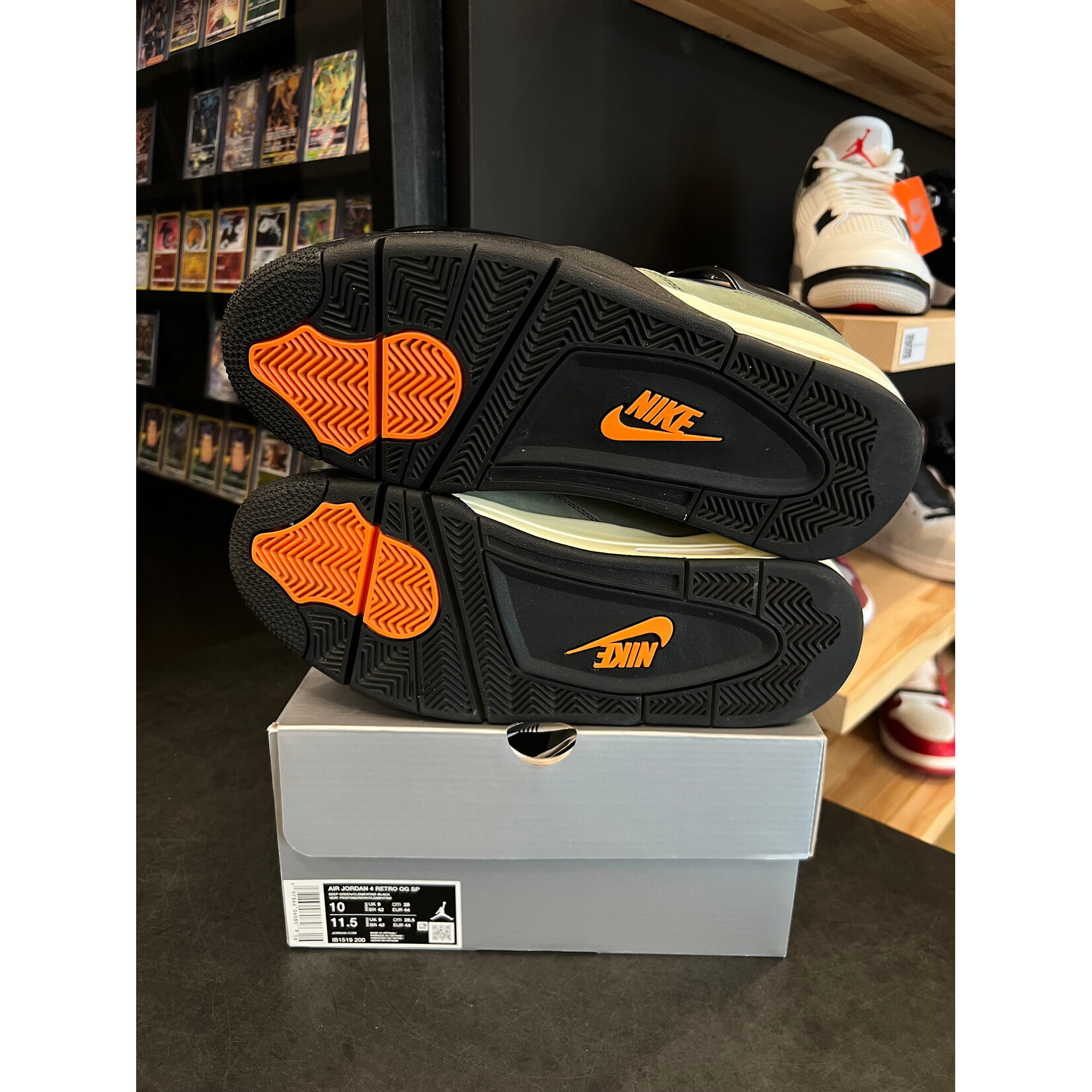 Jordan Jordan 4 Retro OG SP Undefeated (2025) Size 10, PREOWNED